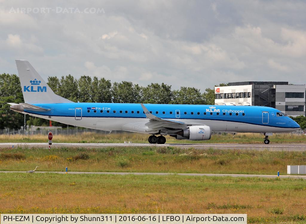 PH-EZM, 2010 Embraer 190LR (ERJ-190-100LR) C/N 19000338, Lining up rwy 32R for departure in new c/s