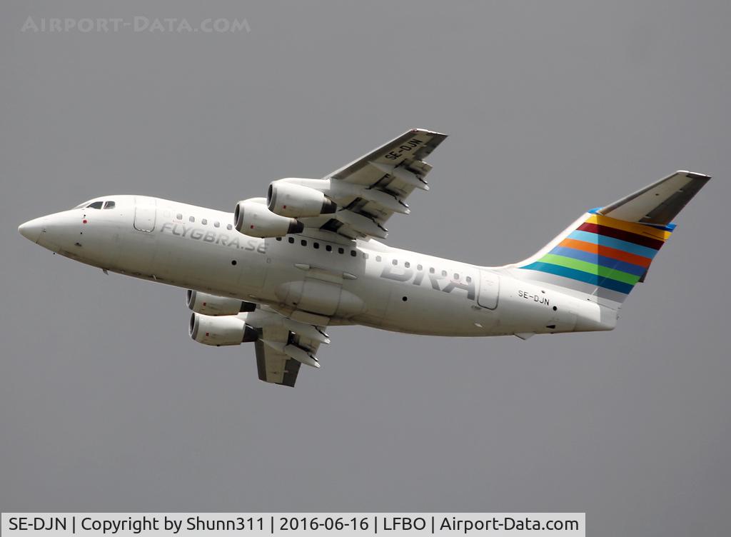 SE-DJN, 1993 British Aerospace Avro 146-RJ85 C/N E.2231, Taking off from rwy 32R