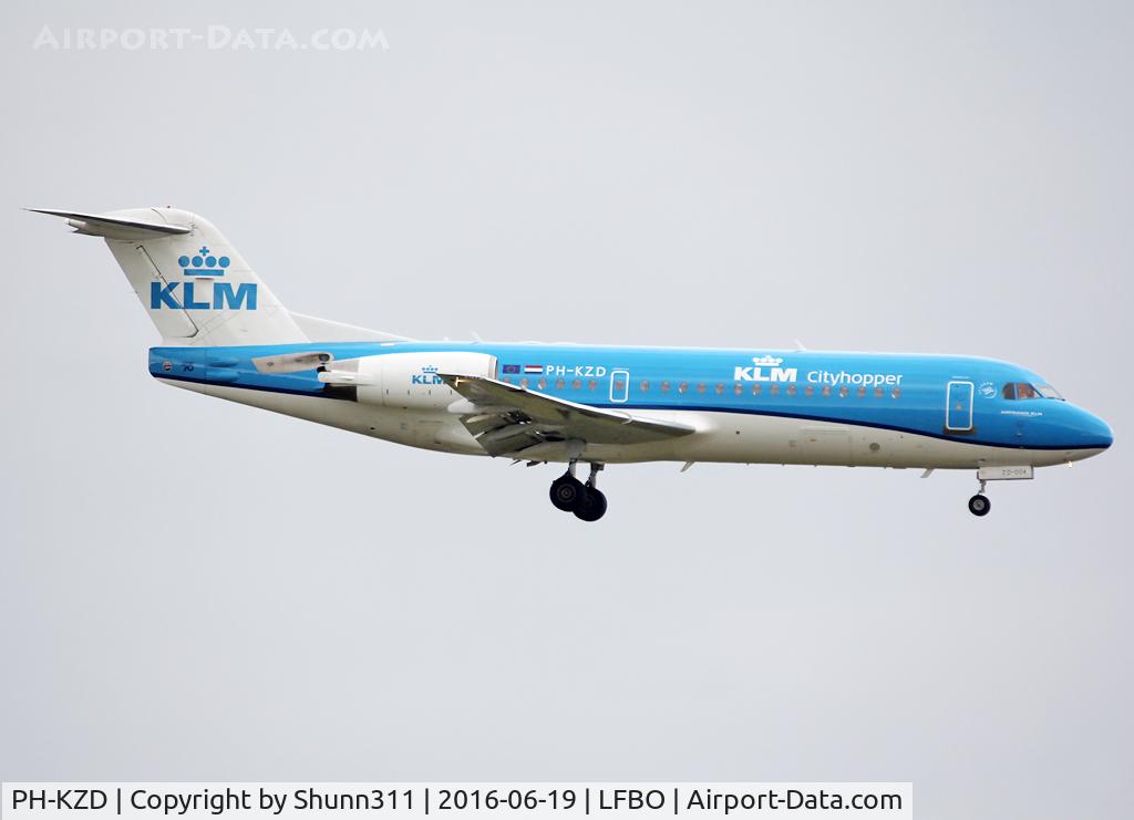 PH-KZD, 1997 Fokker 70 (F-28-0070) C/N 11582, Landing rwy 32L in new c/s