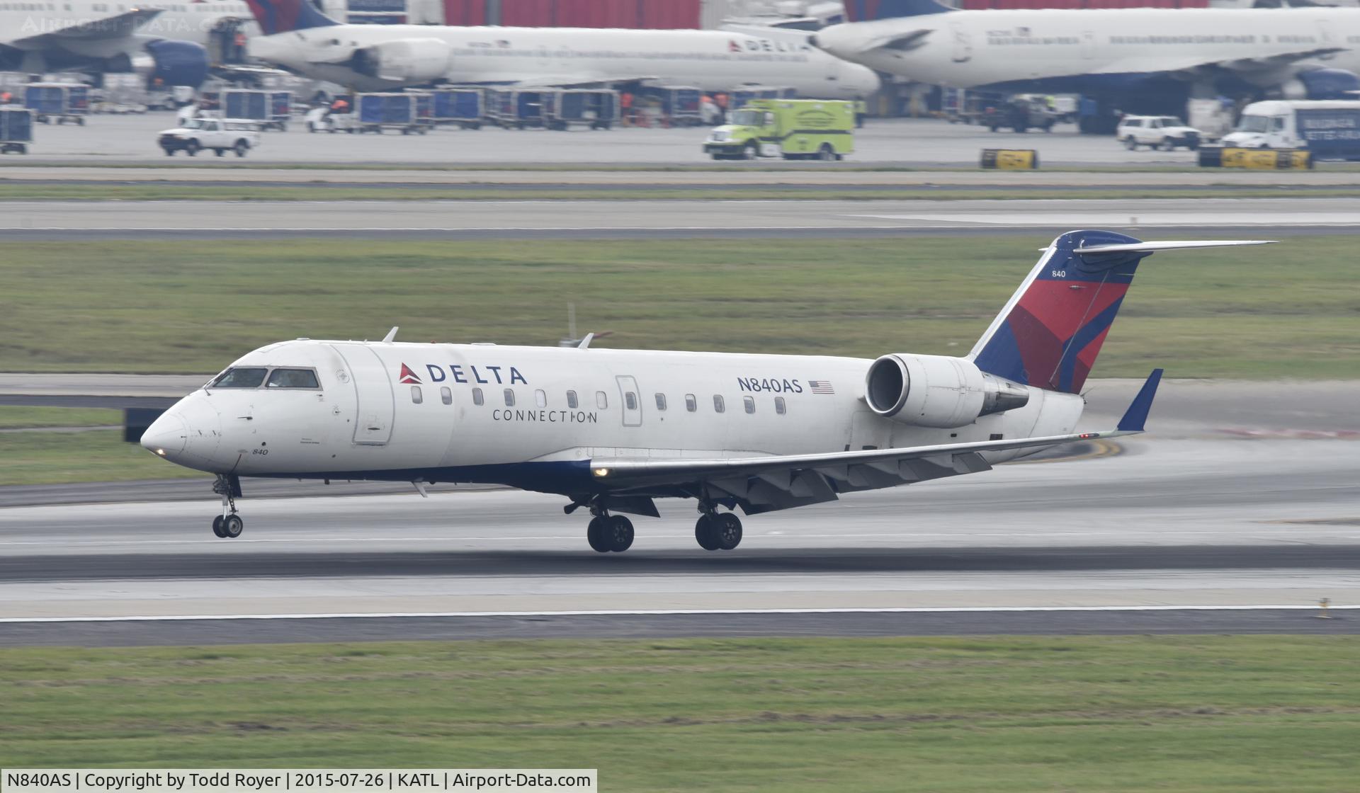 N840AS, 1999 Bombardier CRJ-200ER (CL-600-2B19) C/N 7290, Arriving at Atlanta