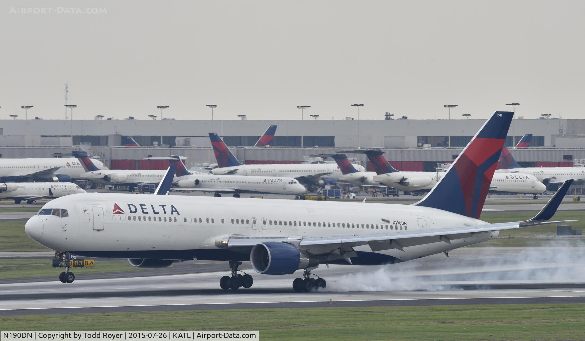 N190DN, 1997 Boeing 767-332 C/N 28447, Arriving at Atlanta