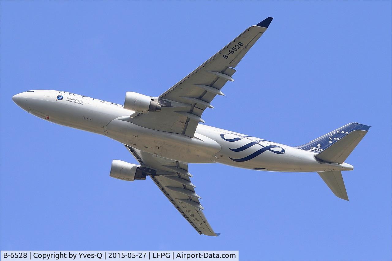 B-6528, 2010 Airbus A330-223 C/N 1202, Airbus A330-223, Take-off Rwy 27L, Roissy Charles De Gaulle Airport (LFPG-CDG)