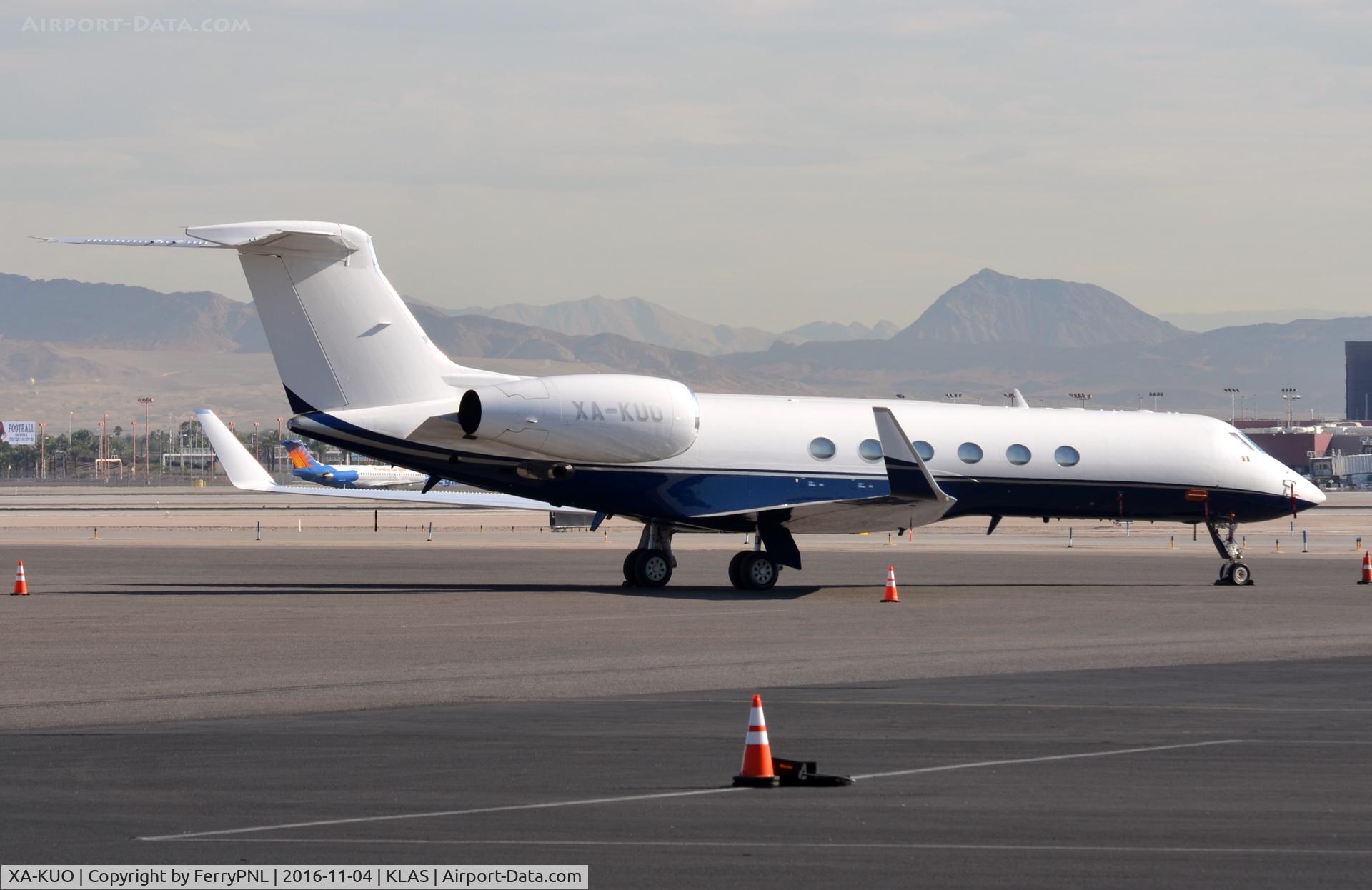 XA-KUO, 2000 Gulfstream Aerospace Gulfstream V C/N 604, Gulfstream 5 parked in LAS