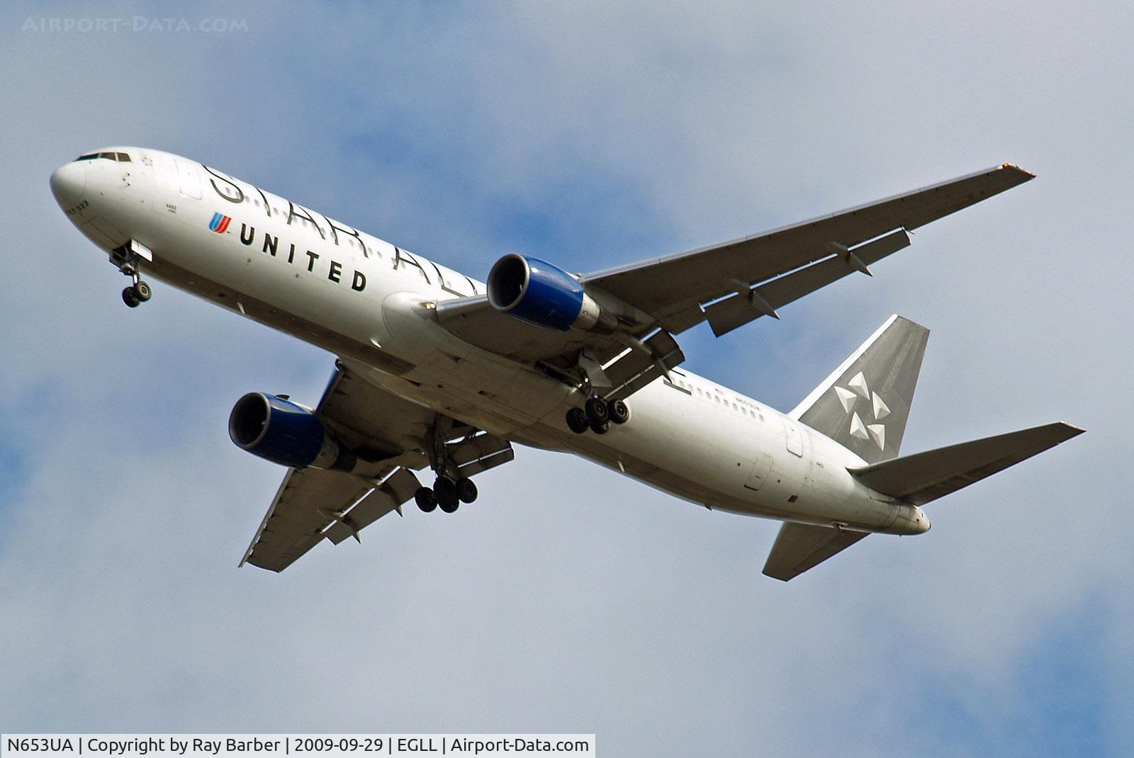 N653UA, 1992 Boeing 767-322 C/N 25391, Boeing 767-322ER [25391] (United Airlines) Home~G 29/09/2009. On approach 27R in old scheme United colours logo.