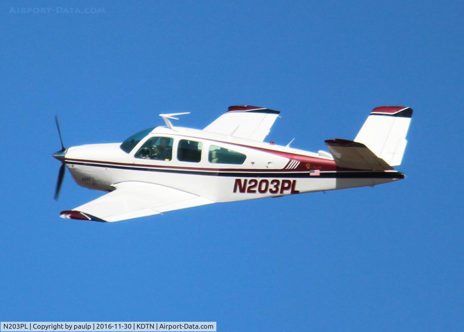 N203PL, 1976 Beech V35B Bonanza C/N D-9898, At Downtown Shreveport.