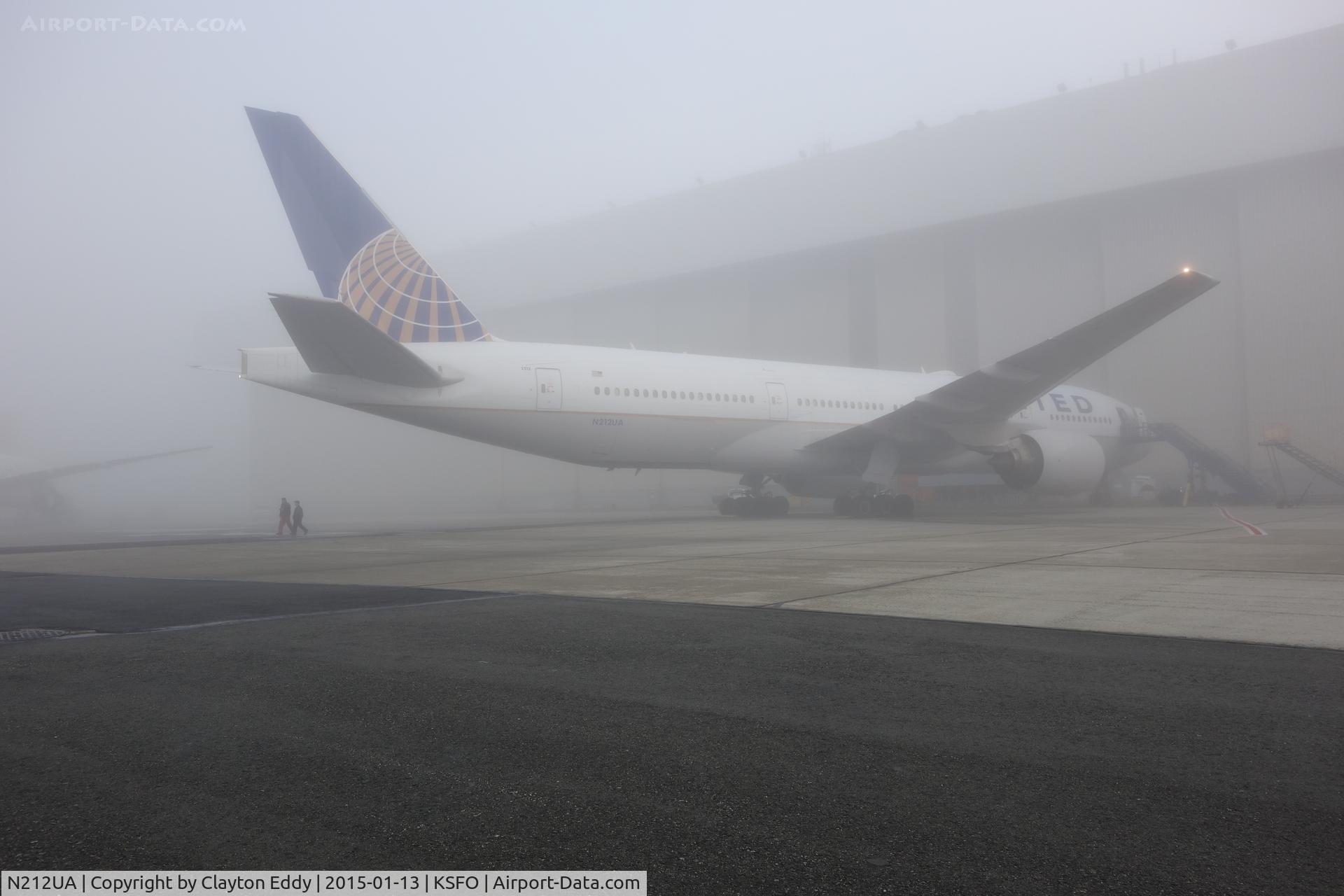 N212UA, 2000 Boeing 777-222 C/N 30218, SFO 2015