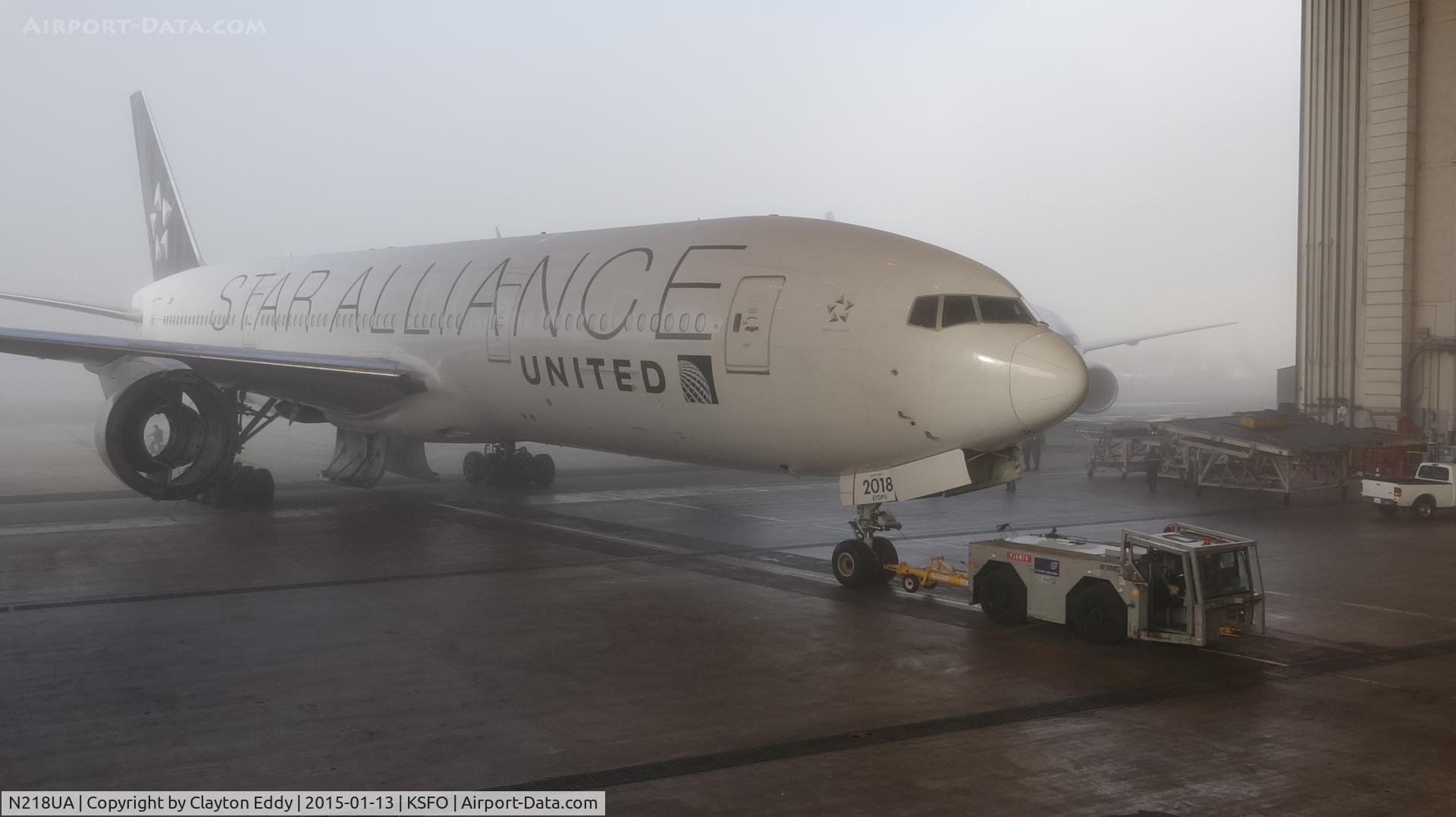 N218UA, 2001 Boeing 777-222 C/N 30222, SFO 2015