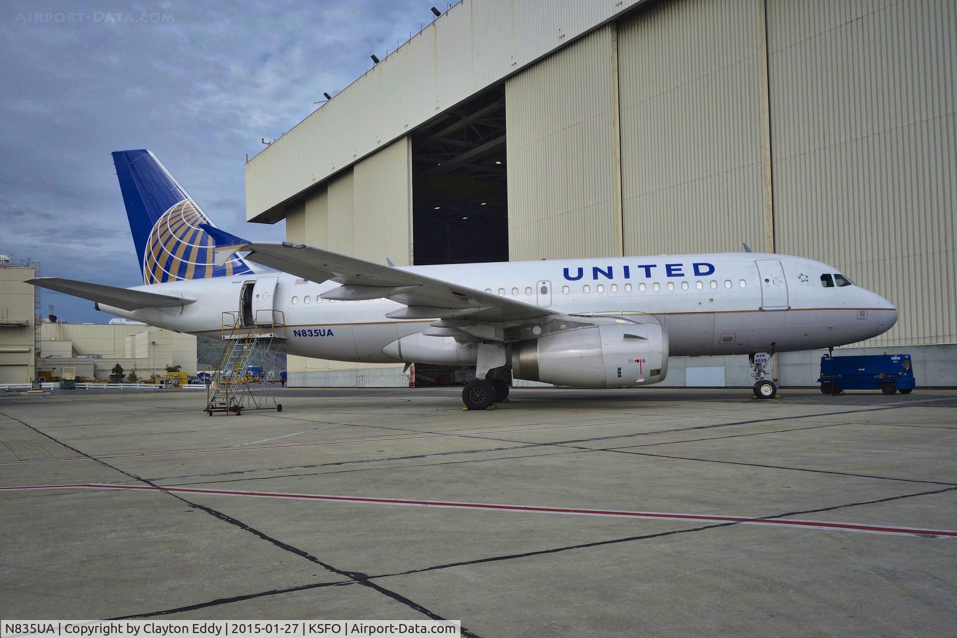 N835UA, 2001 Airbus A319-131 C/N 1426, SFO 2015