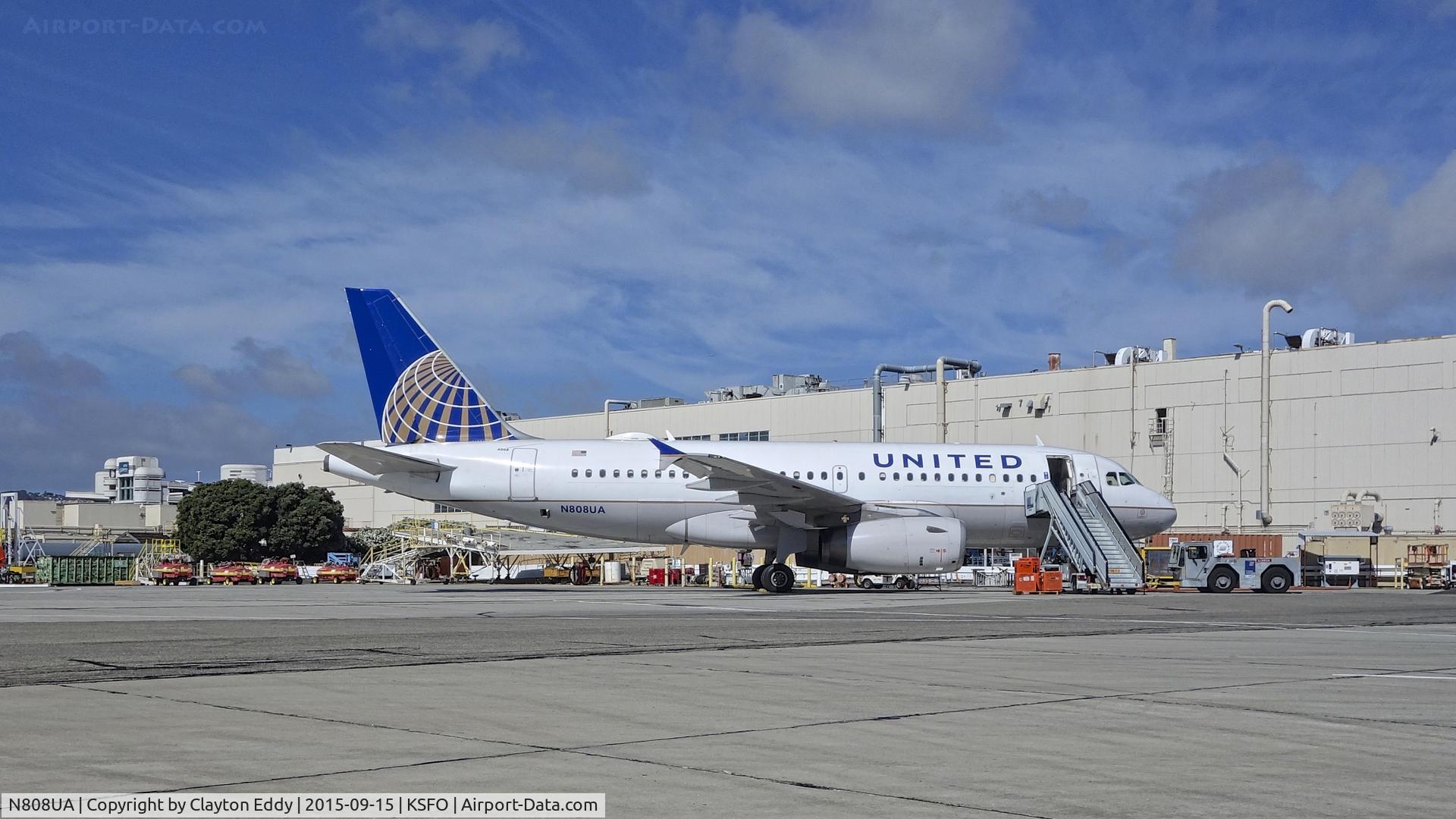 N808UA, 1998 Airbus A319-131 C/N 804, SFO 2015