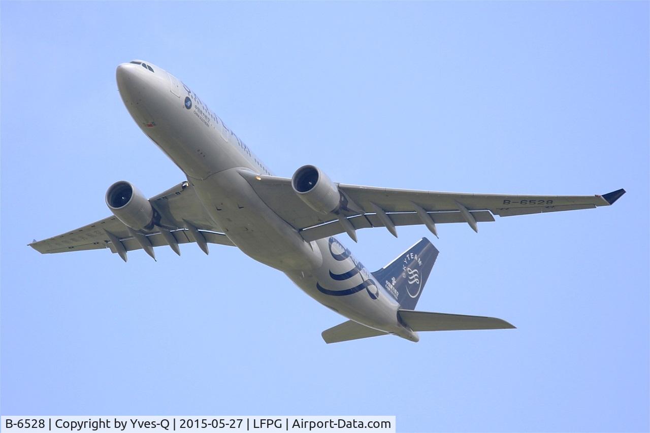 B-6528, 2010 Airbus A330-223 C/N 1202, Airbus A330-223, Take-off Rwy 27L, Roissy Charles De Gaulle Airport (LFPG-CDG)