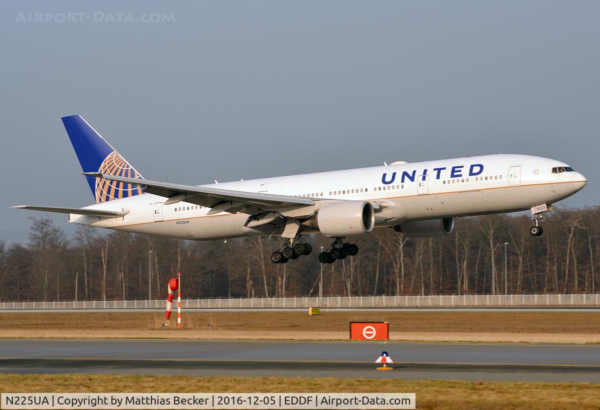N225UA, 2001 Boeing 777-222/ER C/N 30554, N225UA