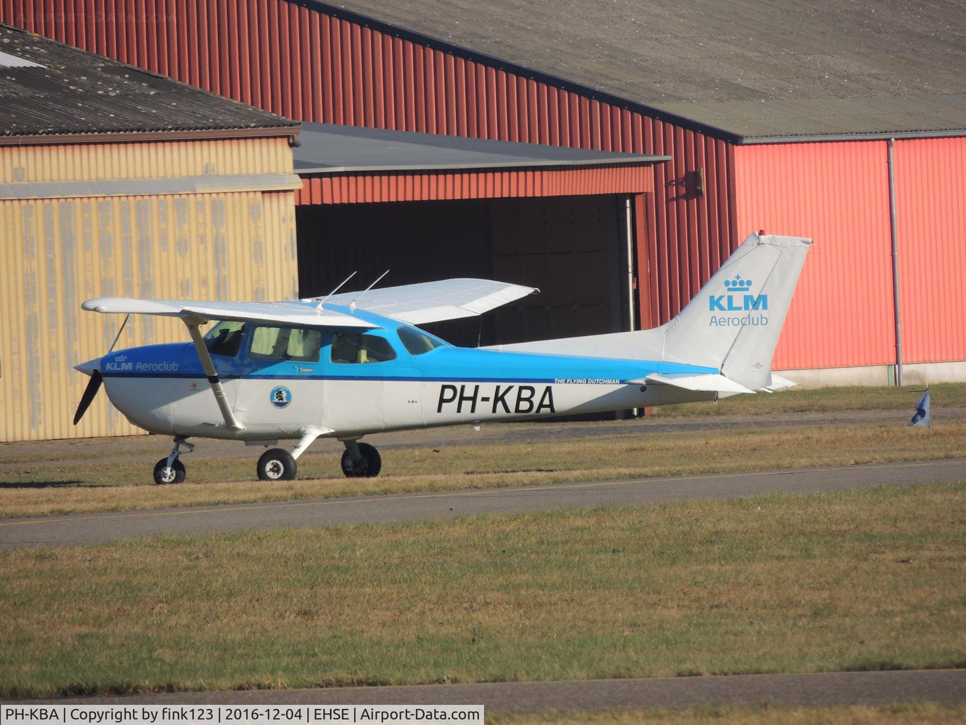 PH-KBA, 1982 Cessna 172P C/N 17275109, KLM cessna172 short before takeoff