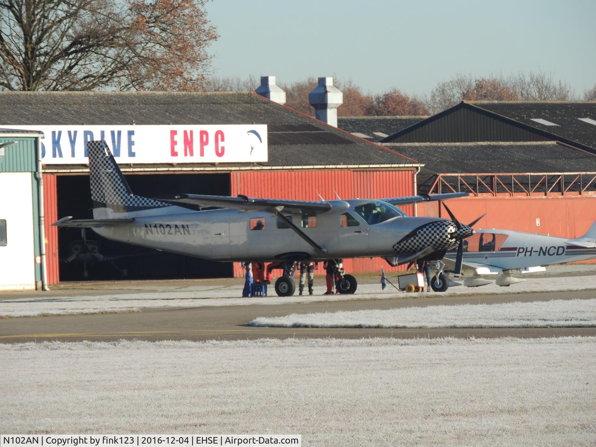 N102AN, 2001 Cessna 208B Super Cargomaster C/N 208B0906, cessna208 from skidive in the winter