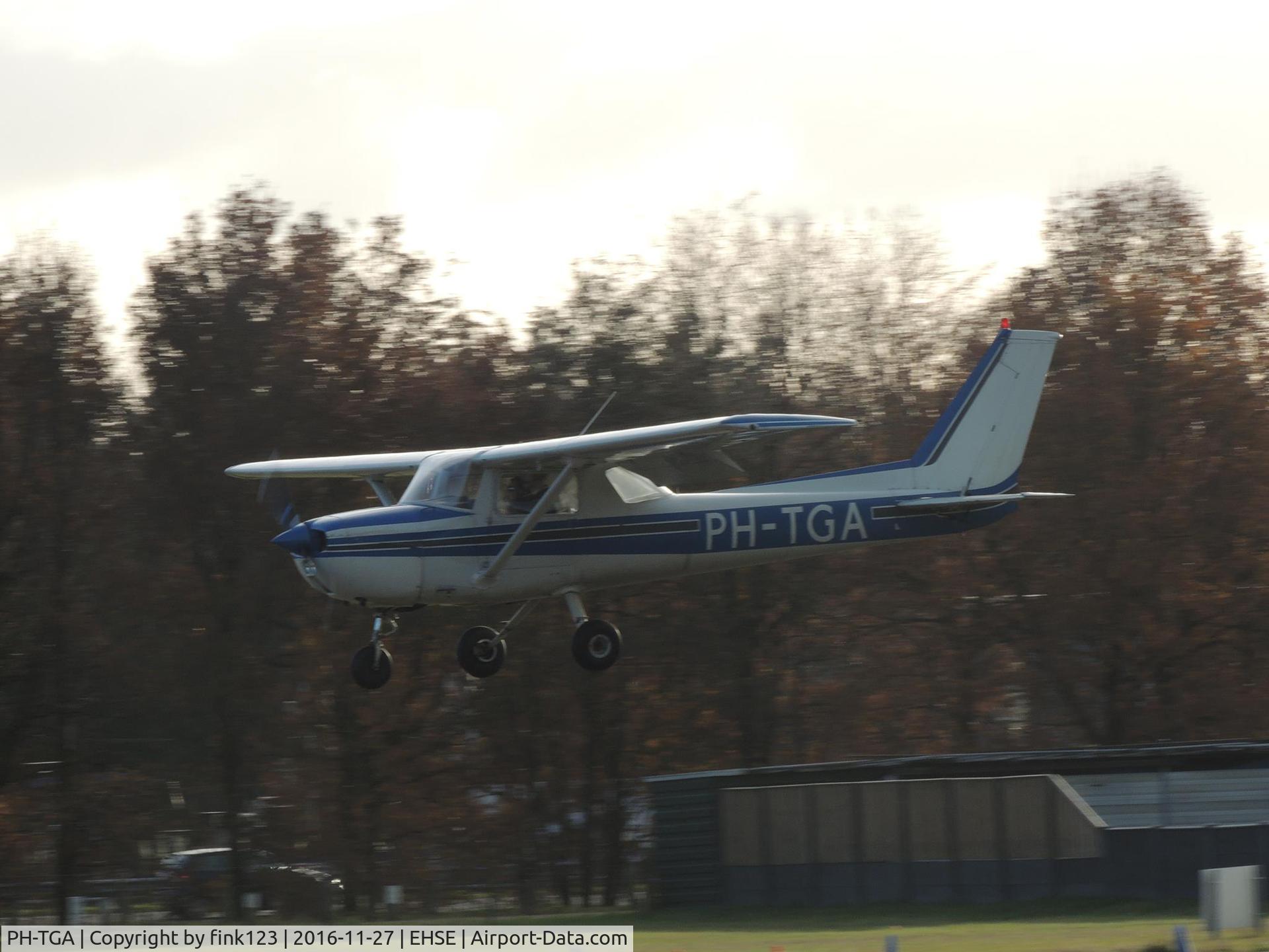PH-TGA, 1977 Reims F150M C/N F15001394, inbound taffic at breda