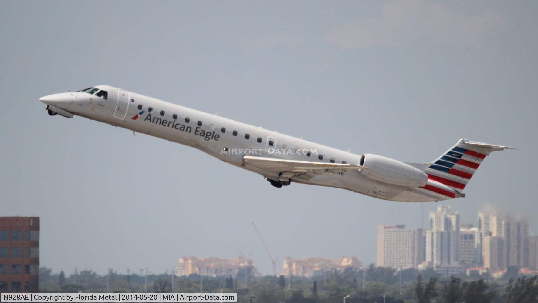 N928AE, 2005 Embraer Embraer EMB-145LR C/N 14500911, American Eagle