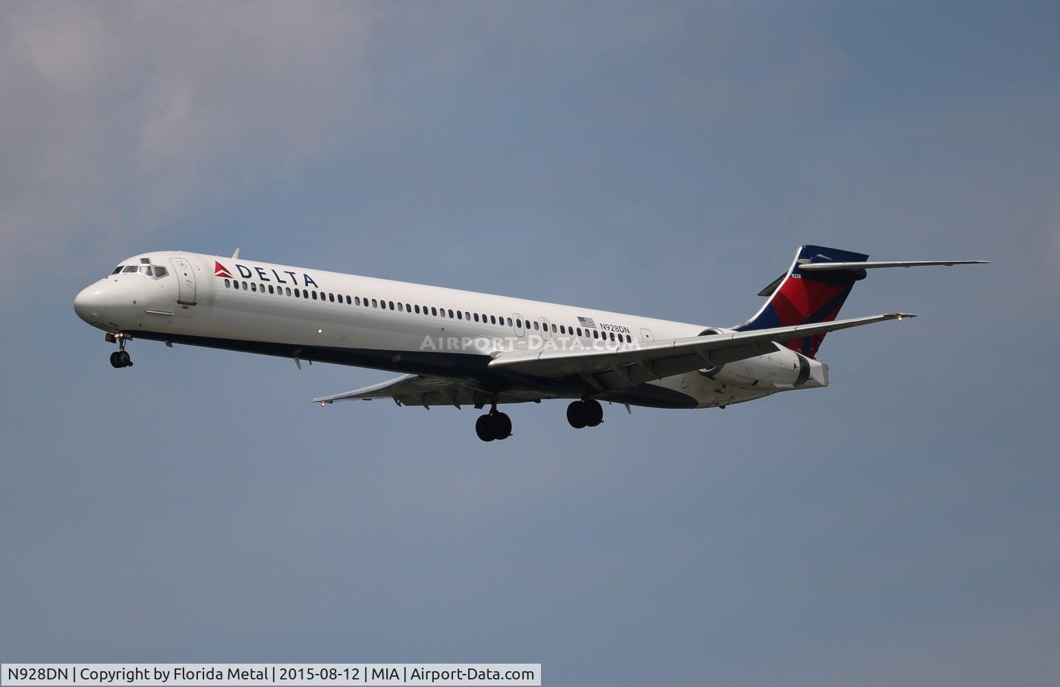 N928DN, 1999 McDonnell Douglas MD-90-30 C/N 53590, Delta