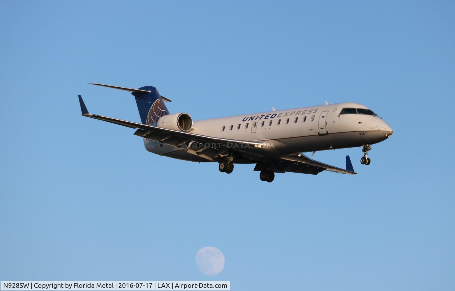 N928SW, 2002 Bombardier CRJ-200LR (CL-600-2B19) C/N 7701, United Express