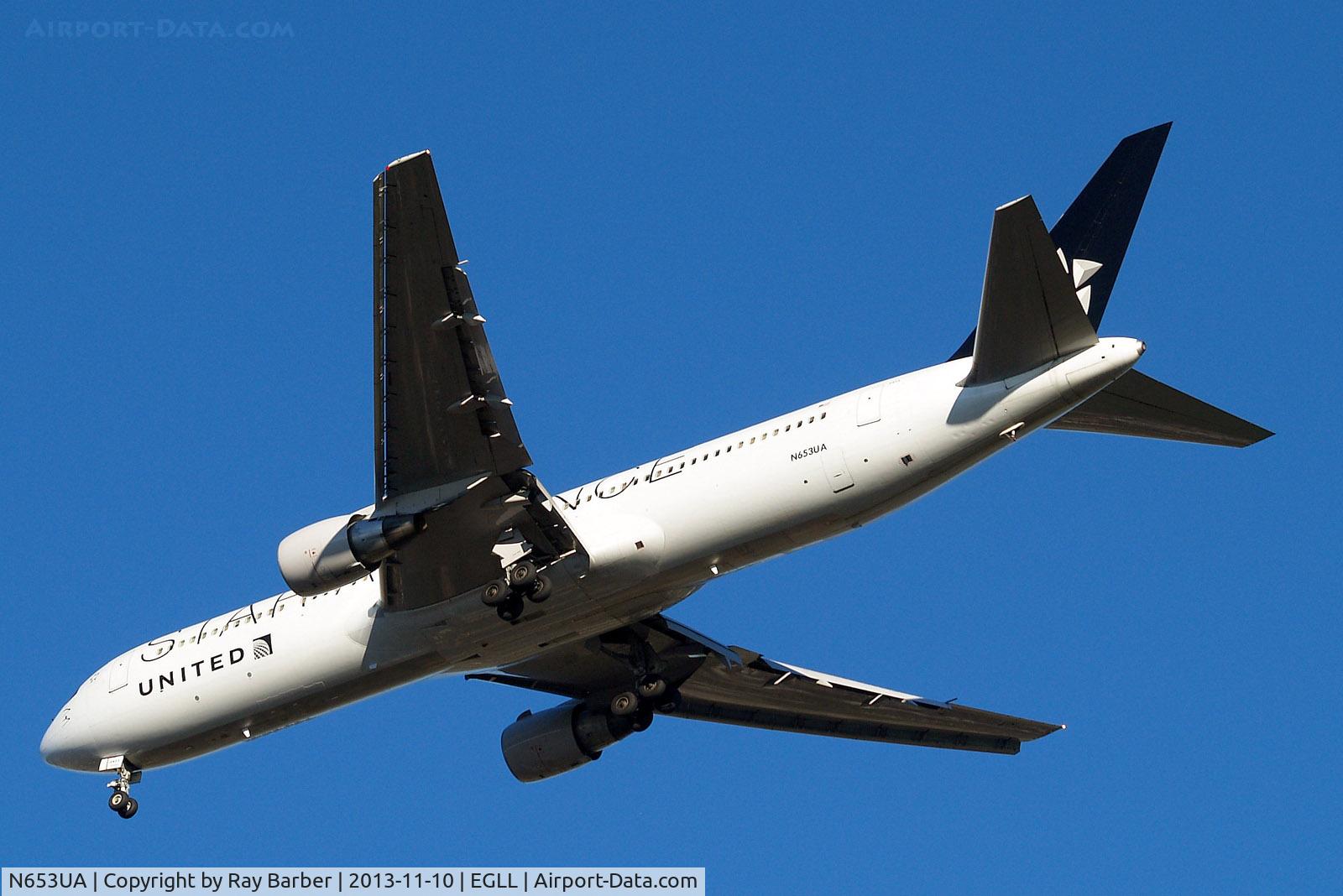 N653UA, 1992 Boeing 767-322 C/N 25391, Boeing 767-322ER [25391] (United Airlines) Home~G 10/11/2013. 0n approach 27R.