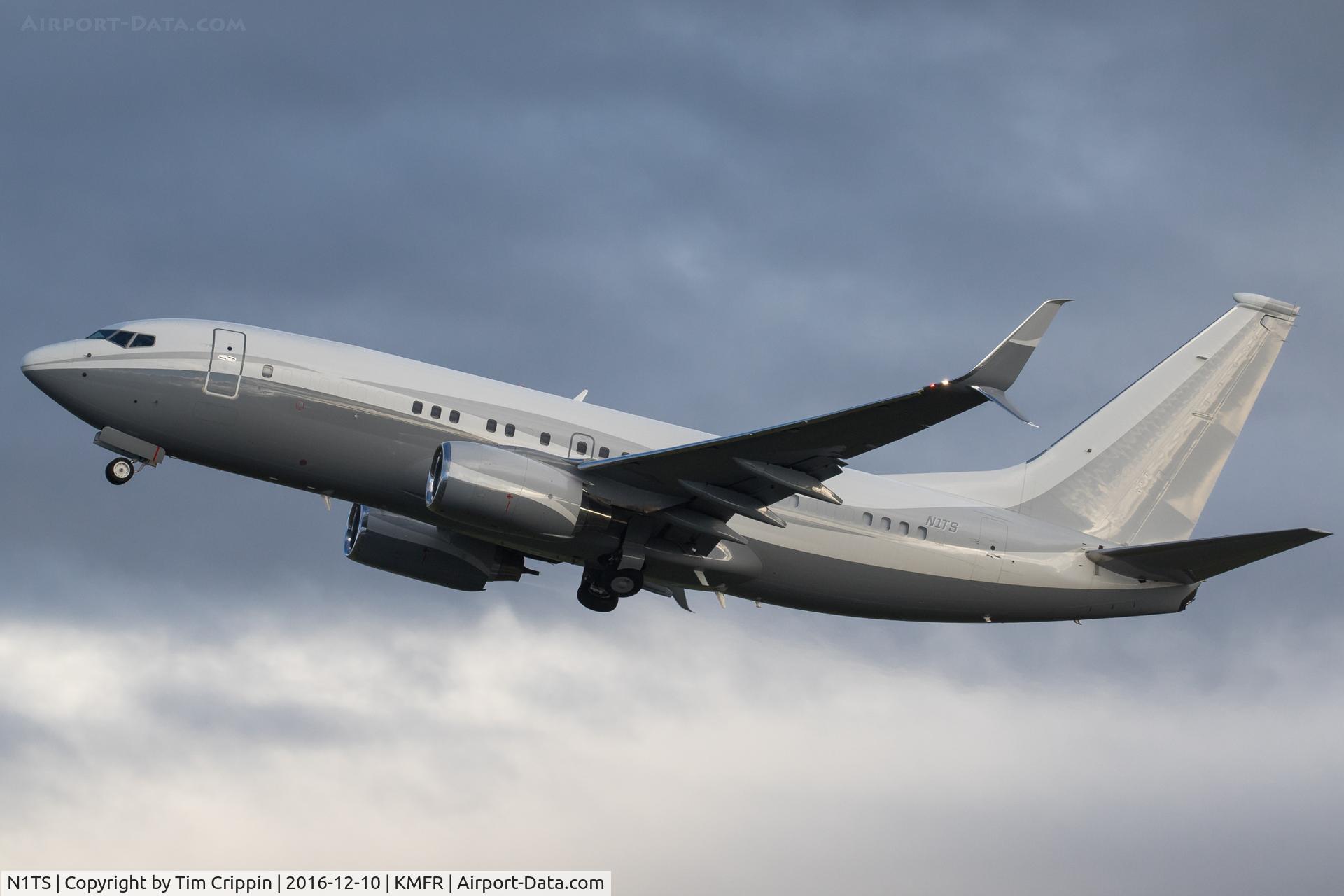 N1TS, 2010 Boeing 737-7JY BBJ C/N 39109, Departing to San Jose.