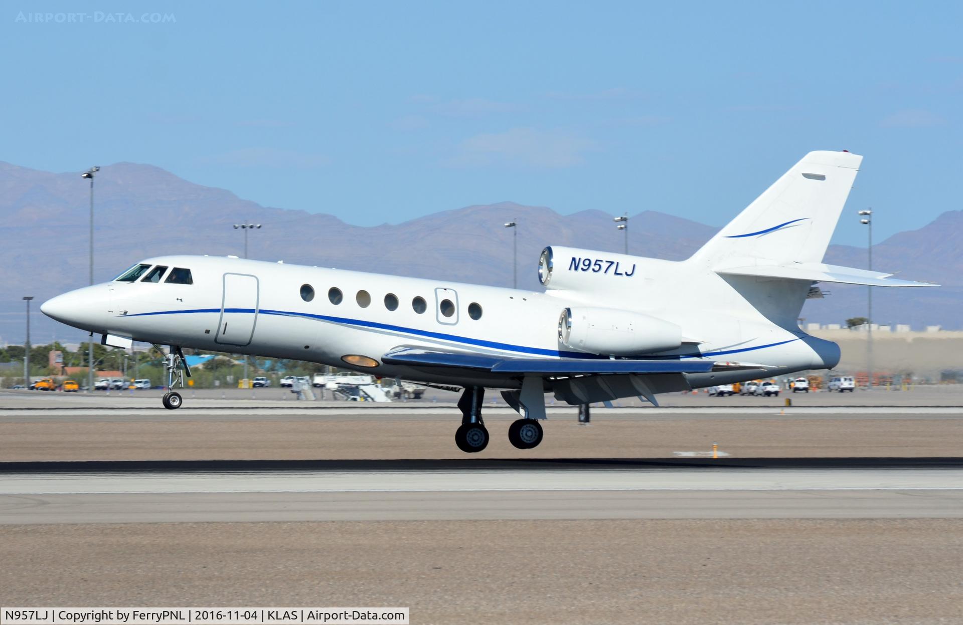 N957LJ, Dassault Falcon 50 C/N 146, Falcon 50 about to touch-down.