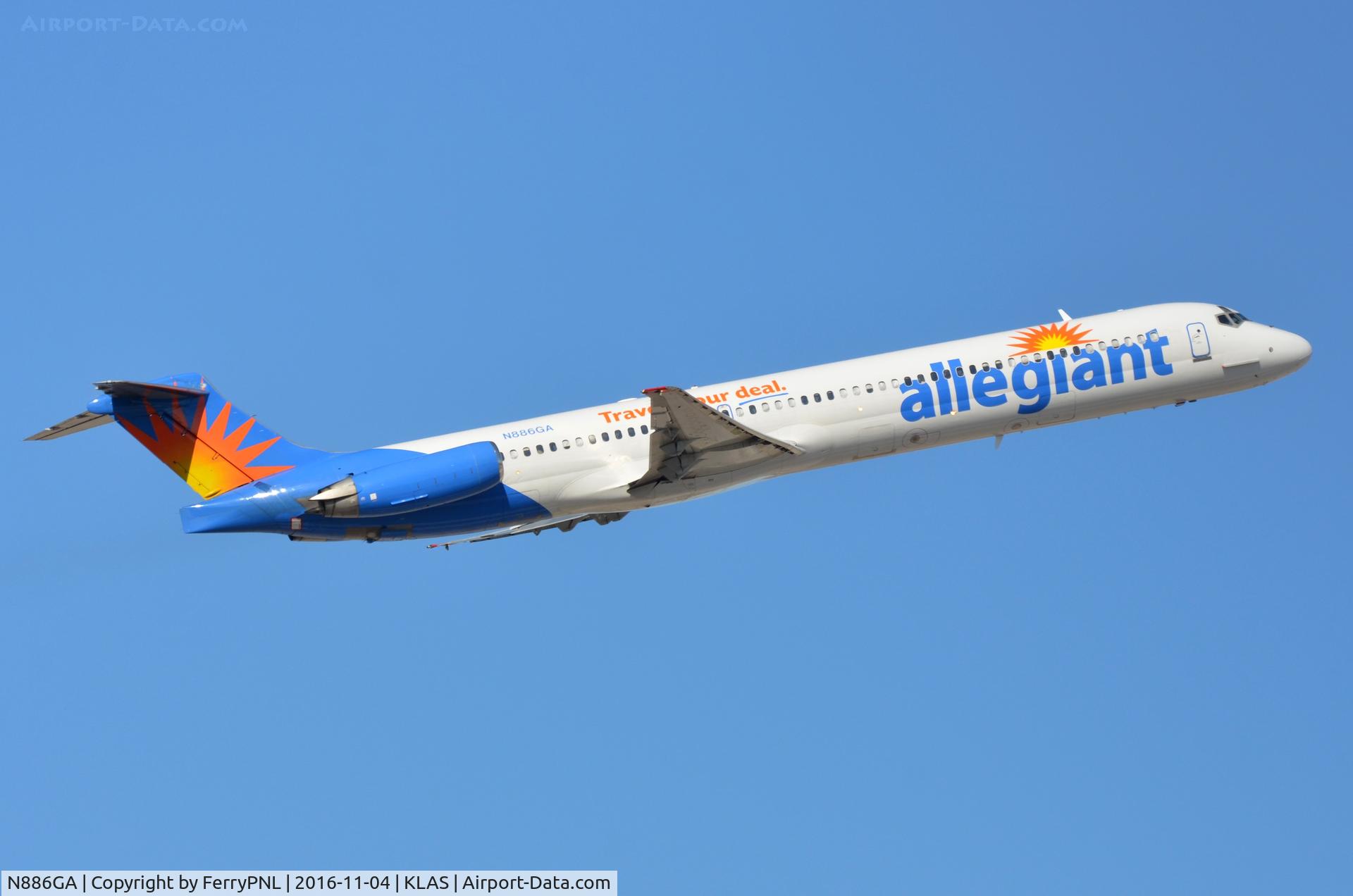 N886GA, 1990 McDonnell Douglas MD-82 (DC-9-82) C/N 49931, Allegiant MD82 departing