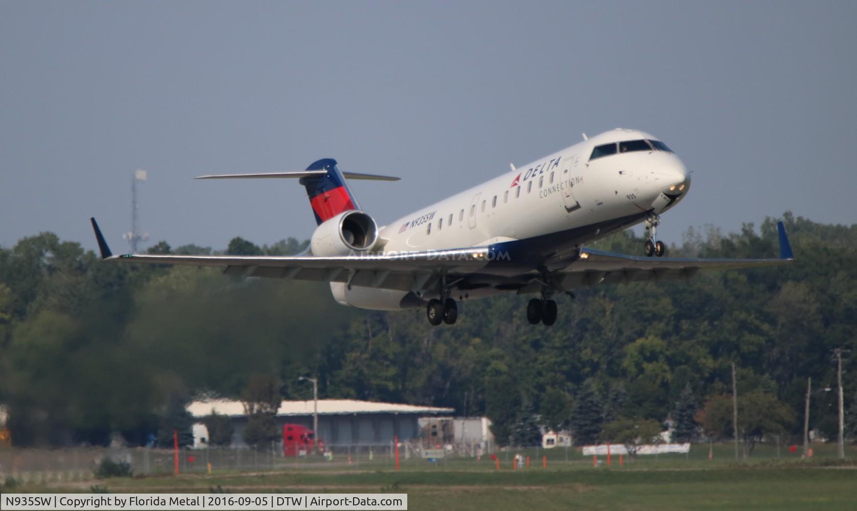 N935SW, 2002 Bombardier CRJ-200LR (CL-600-2B19) C/N 7725, Delta Connection