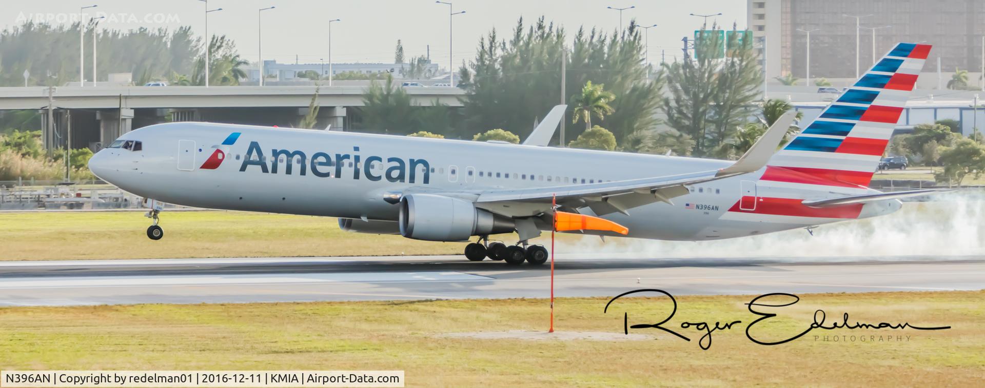 N396AN, 1999 Boeing 767-323/ER C/N 29603, Taken @ KMIA