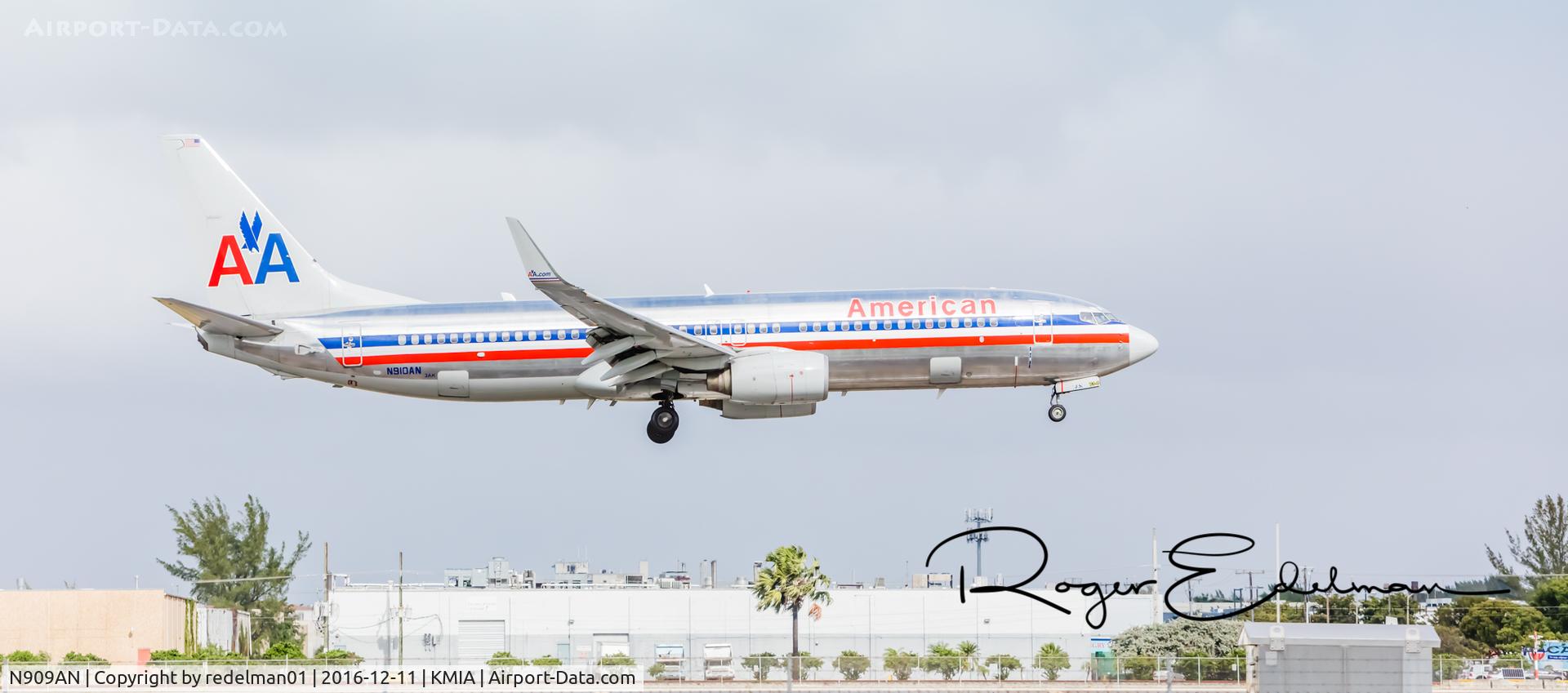 N909AN, 1999 Boeing 737-823 C/N 29511, Taken @ KMIA