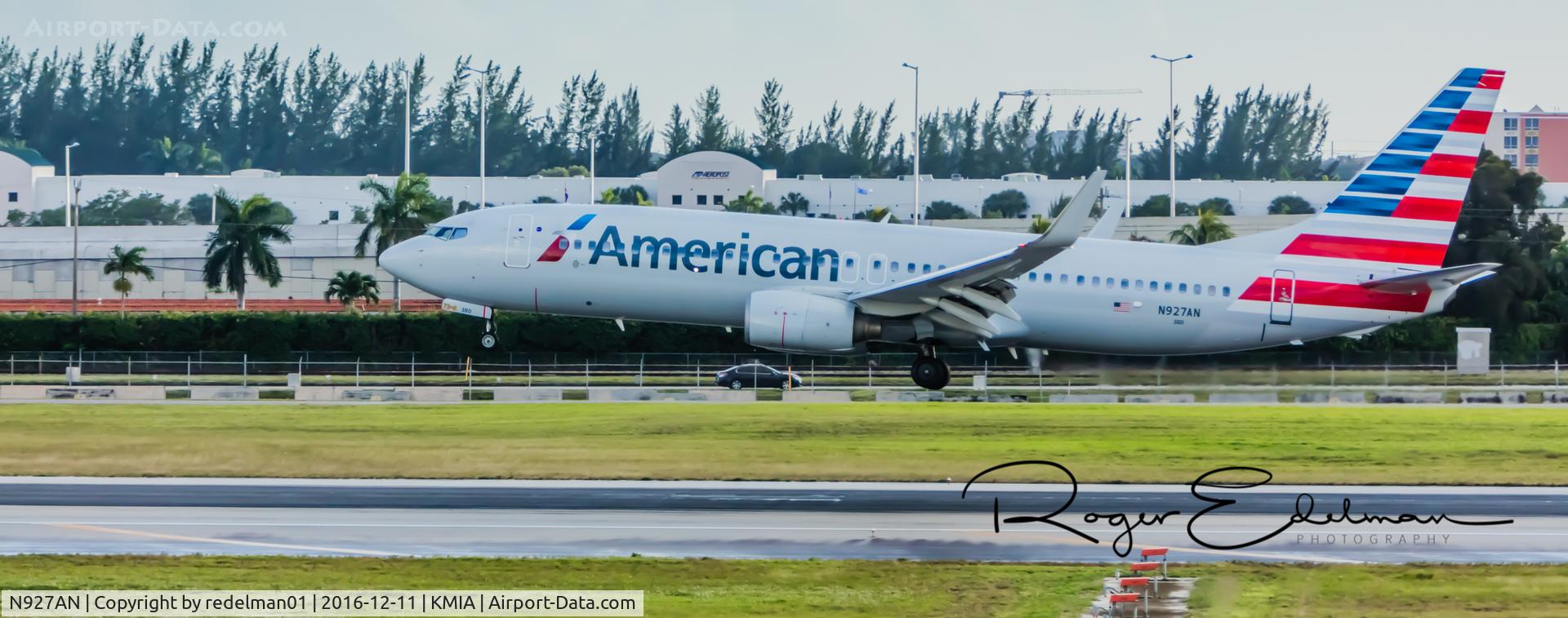 N927AN, 2000 Boeing 737-823 C/N 30077, Taken @ KMIA