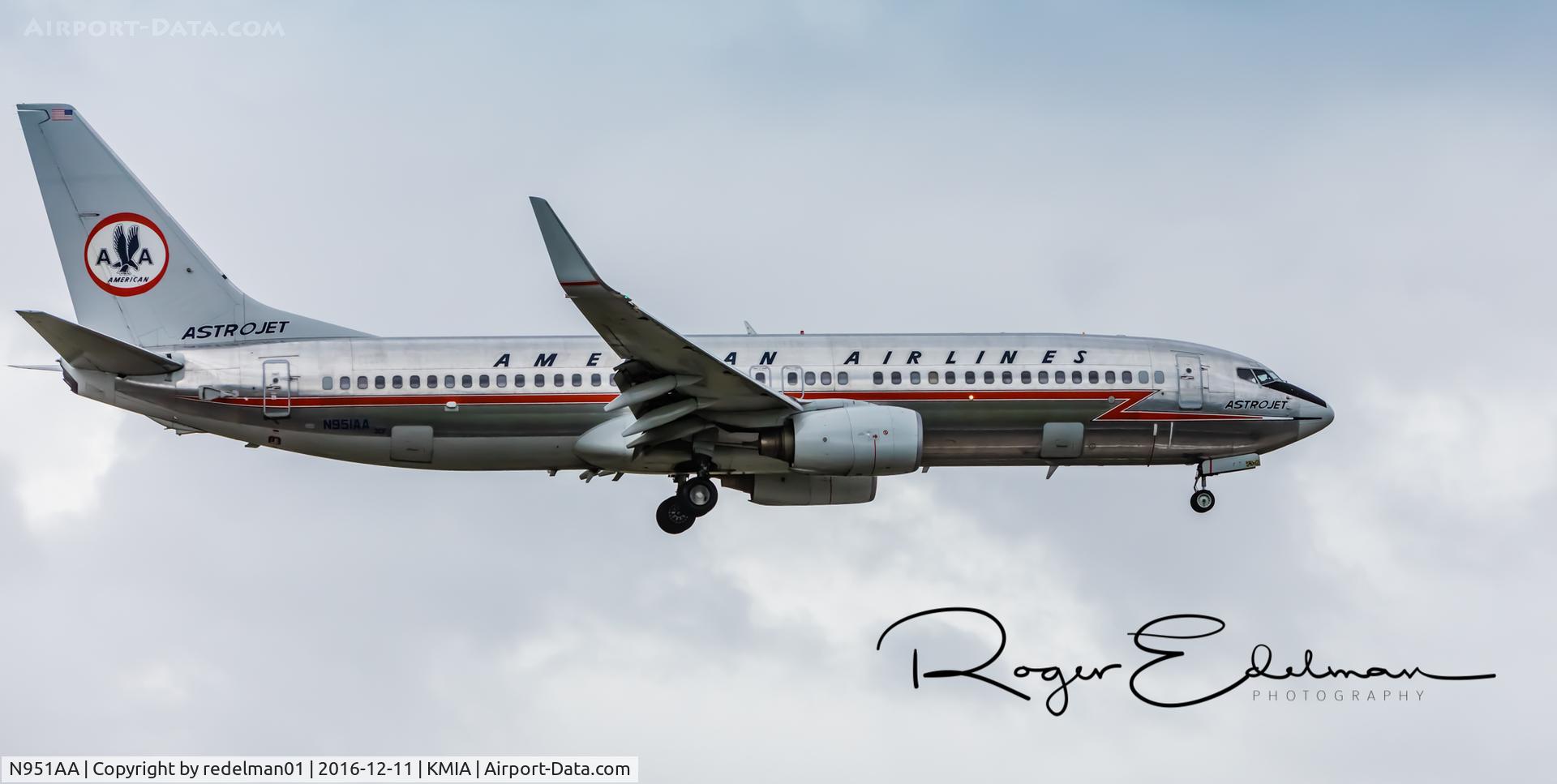 N951AA, 2000 Boeing 737-823 C/N 29538, Taken @ KMIA
