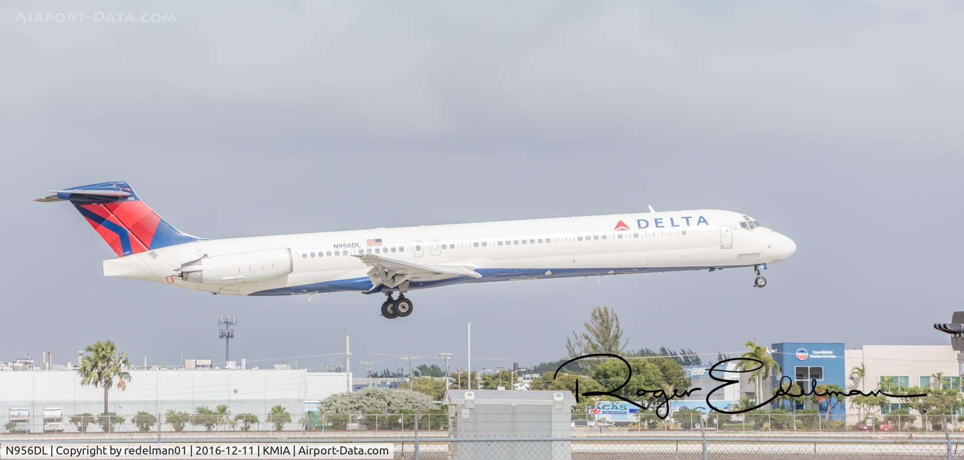 N956DL, 1990 McDonnell Douglas MD-88 C/N 49887, Taken @ KMIA