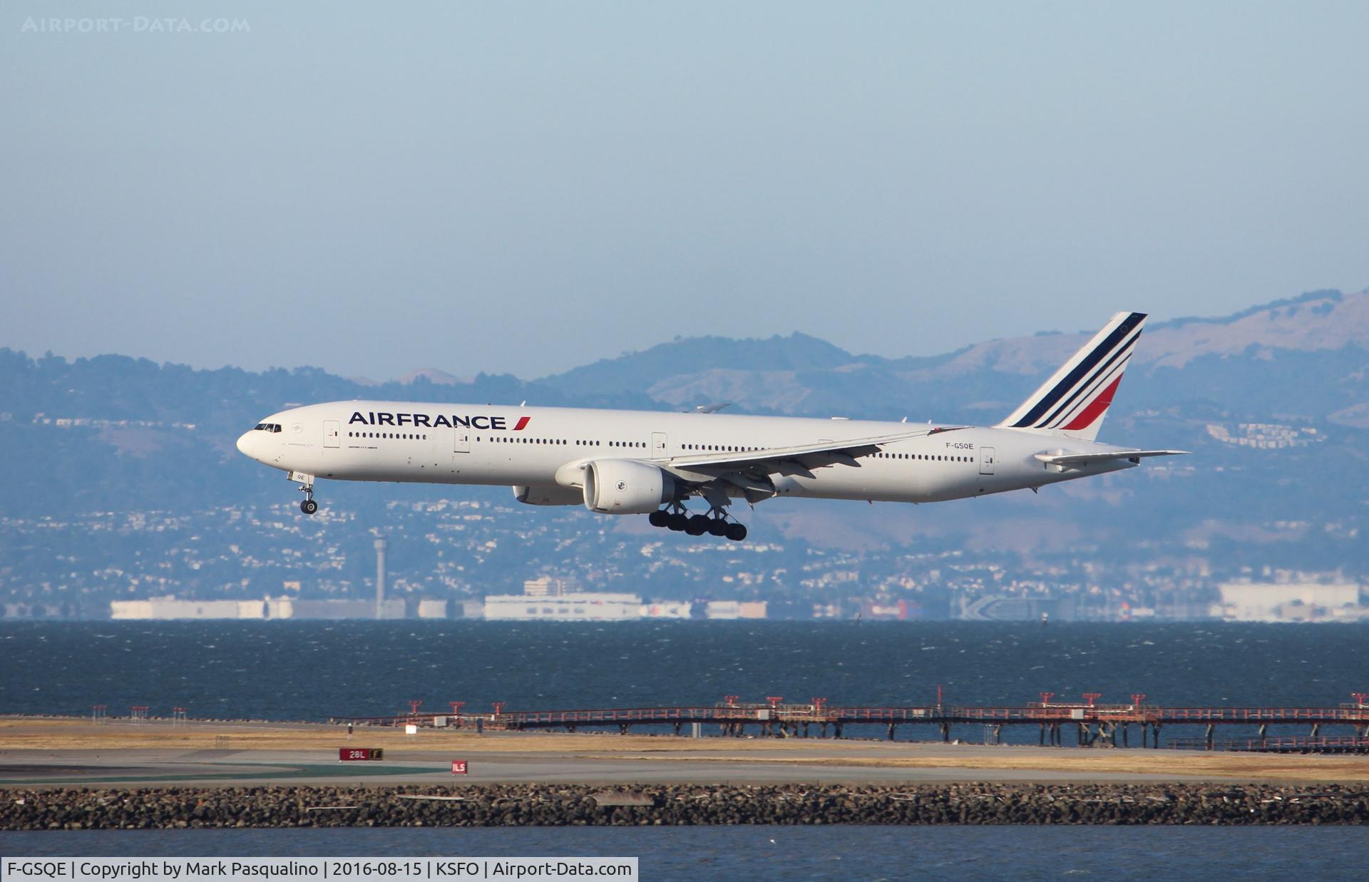 F-GSQE, 2004 Boeing 777-328/ER C/N 32851, Boeing 777-300ER