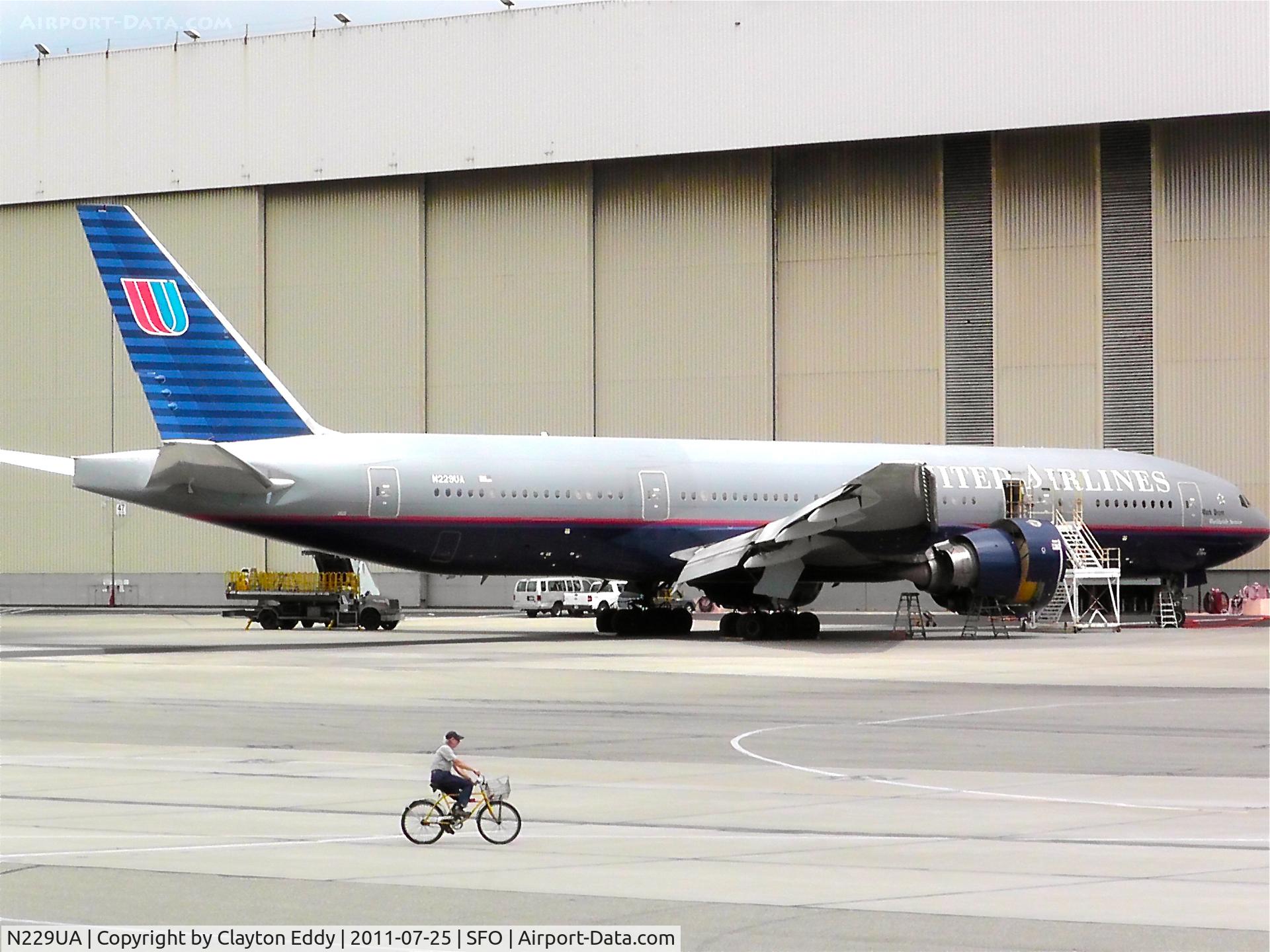N229UA, 2002 Boeing 777-222 C/N 30557, SFO