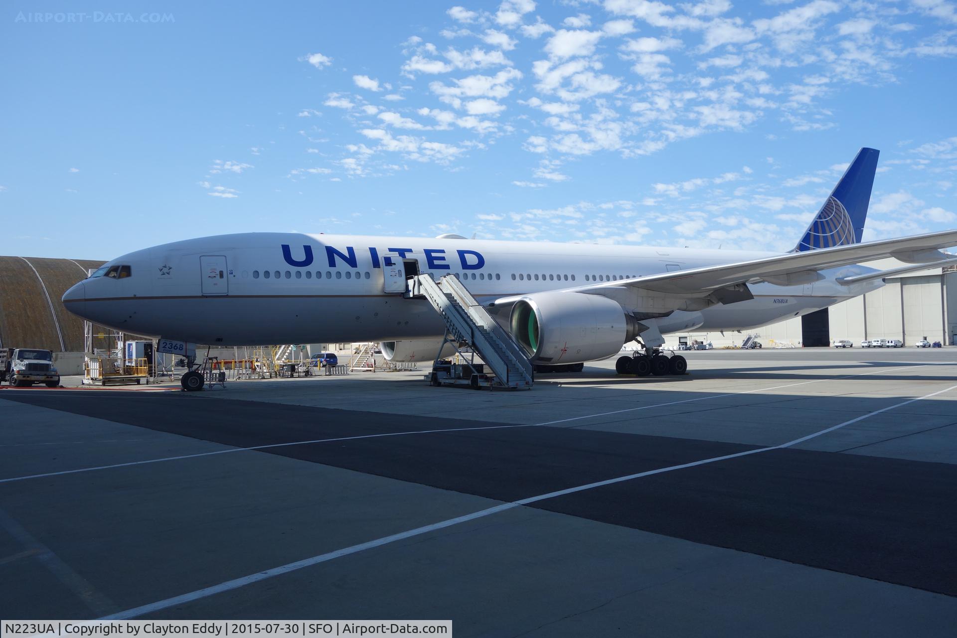 N223UA, 2001 Boeing 777-222 C/N 30224, SFO 2015