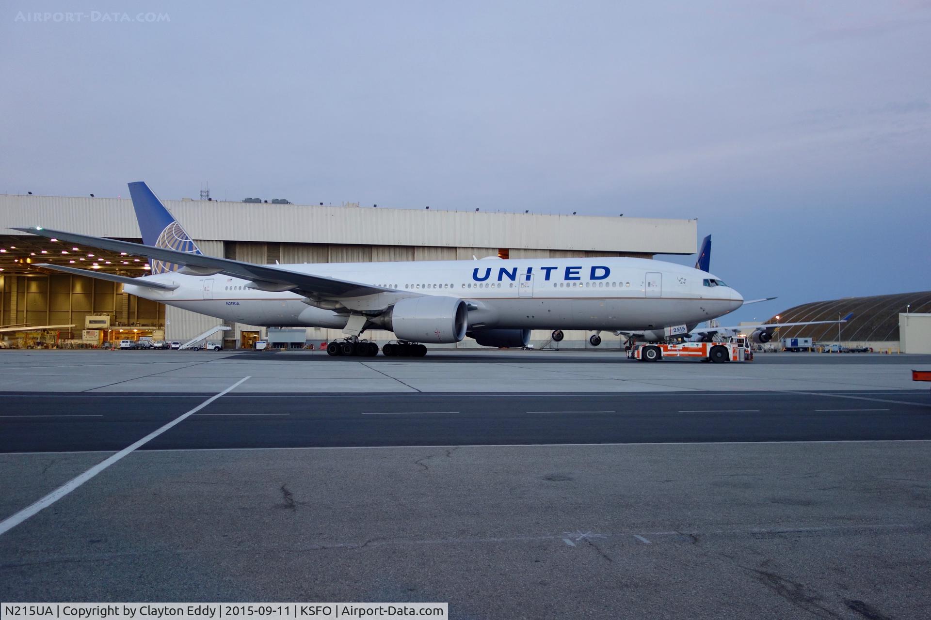 N215UA, 2000 Boeing 777-222 C/N 30221, SFO 2015