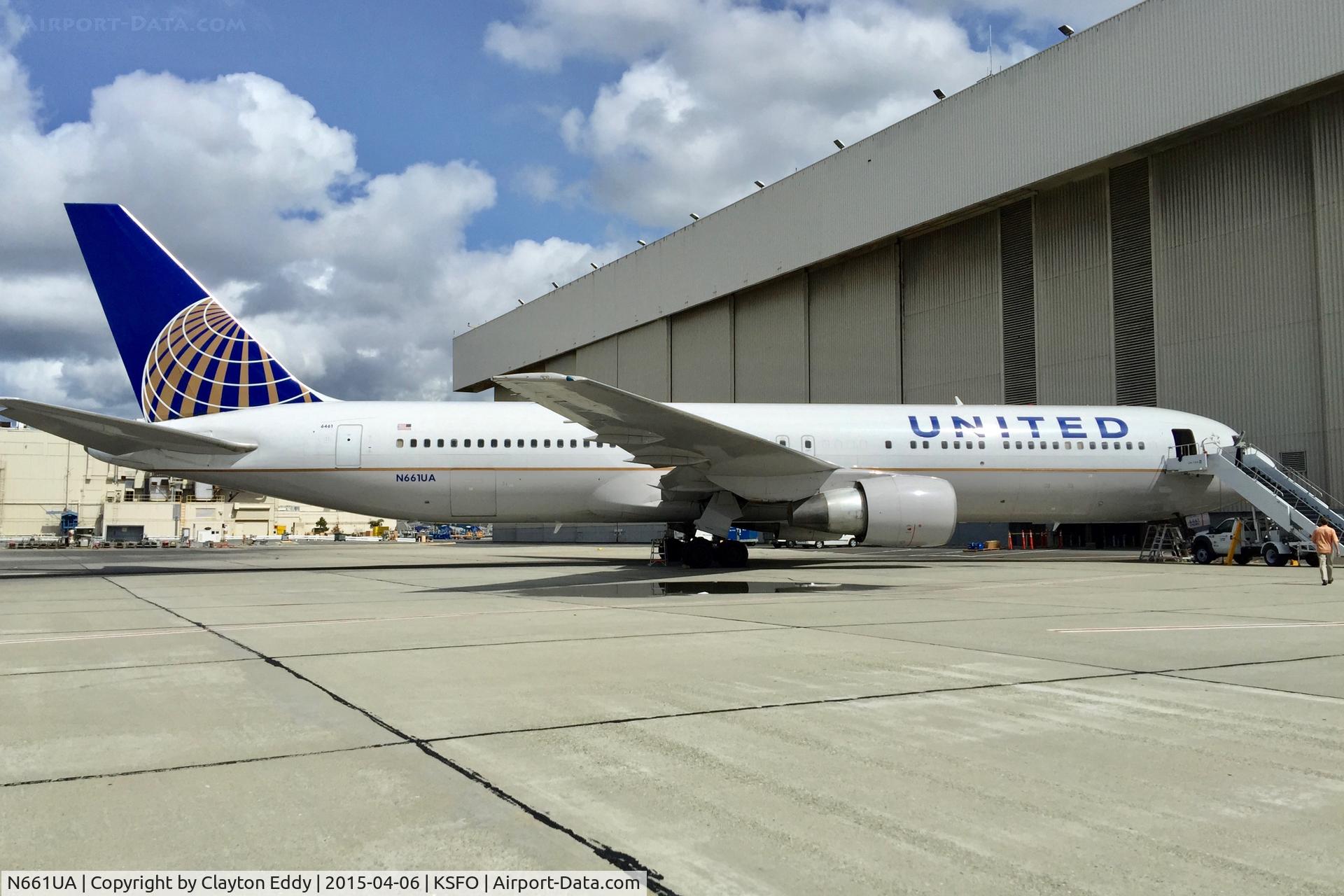 N661UA, 1993 Boeing 767-322 C/N 27158, SFO 2015