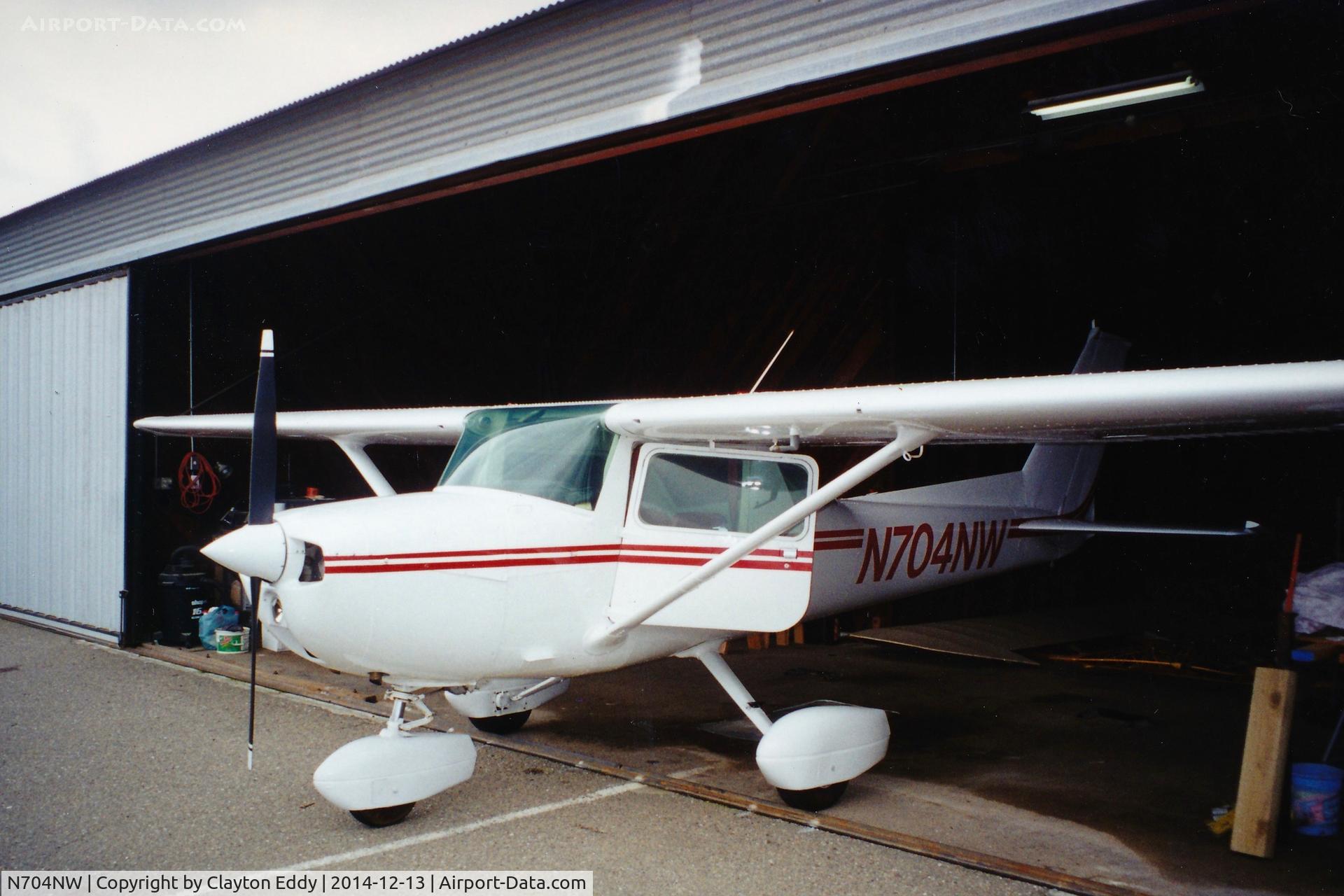 N704NW, 1976 Cessna 150M C/N 15078752, California