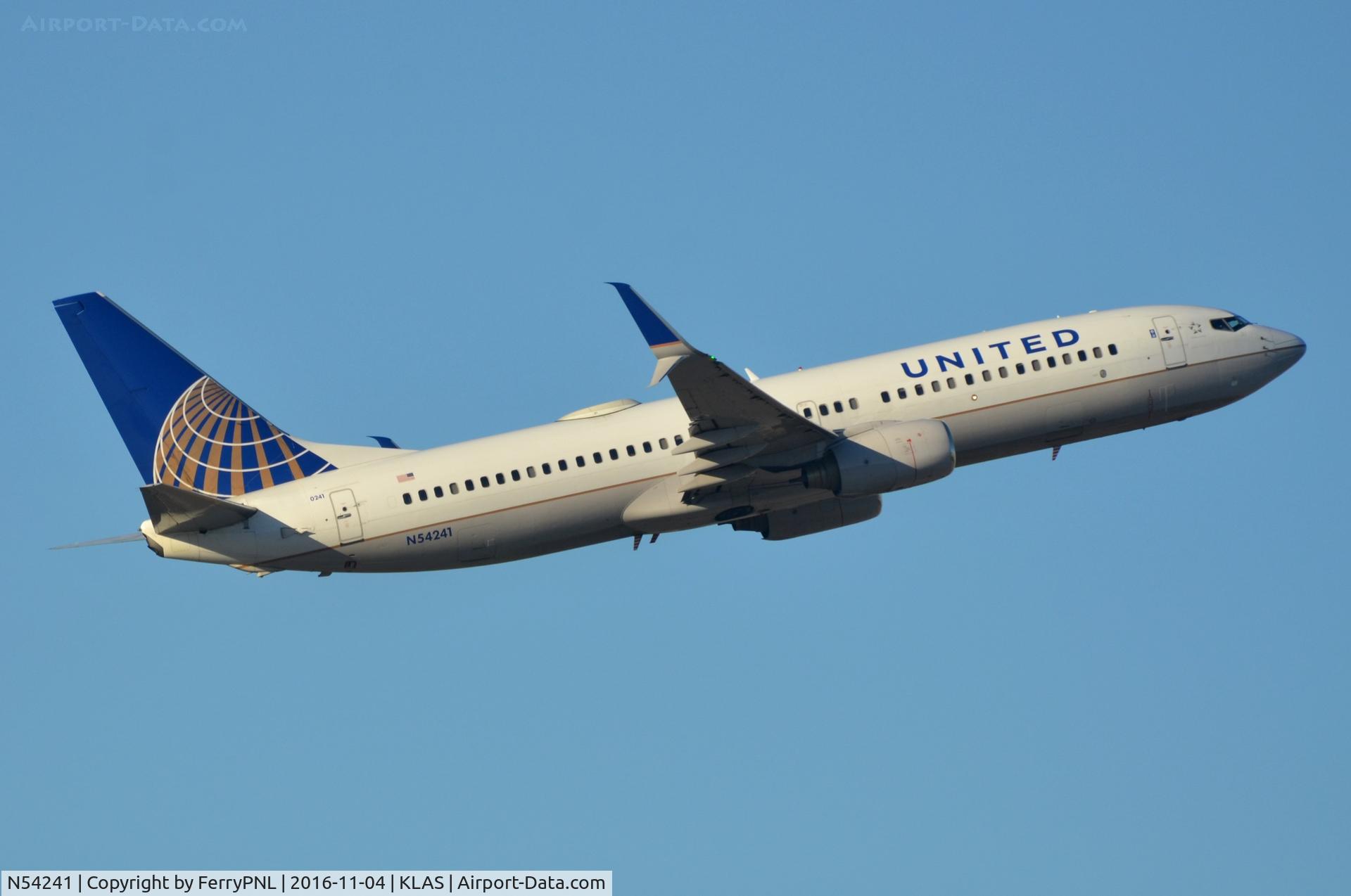 N54241, 1999 Boeing 737-824 C/N 28953, United B738 departing.