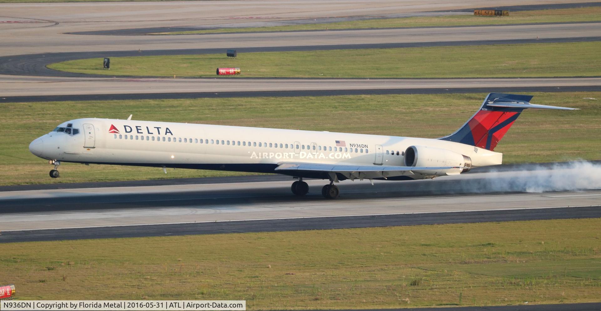 N936DN, 1996 McDonnell Douglas MD-90-30 C/N 53461, Delta