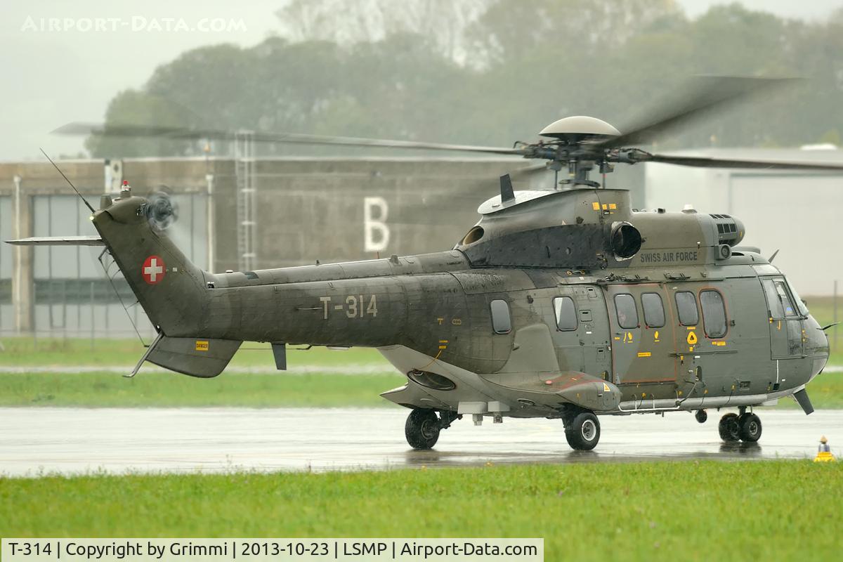 T-314, 1991 Aerospatiale TH89 Super Puma (AS-332M1) C/N 2328, Modernized TH06 in very heavy rain, ready to deploy its passengers near Alpnach due Hornet D J-5237 crashed a few minutes ago.