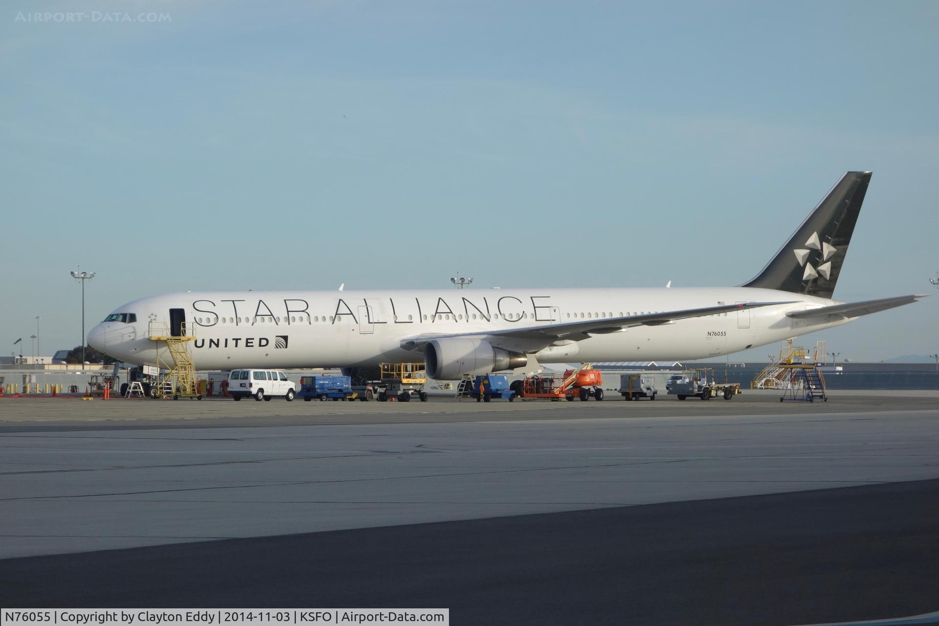 N76055, 2001 Boeing 767-424/ER C/N 29450, SFO 2014