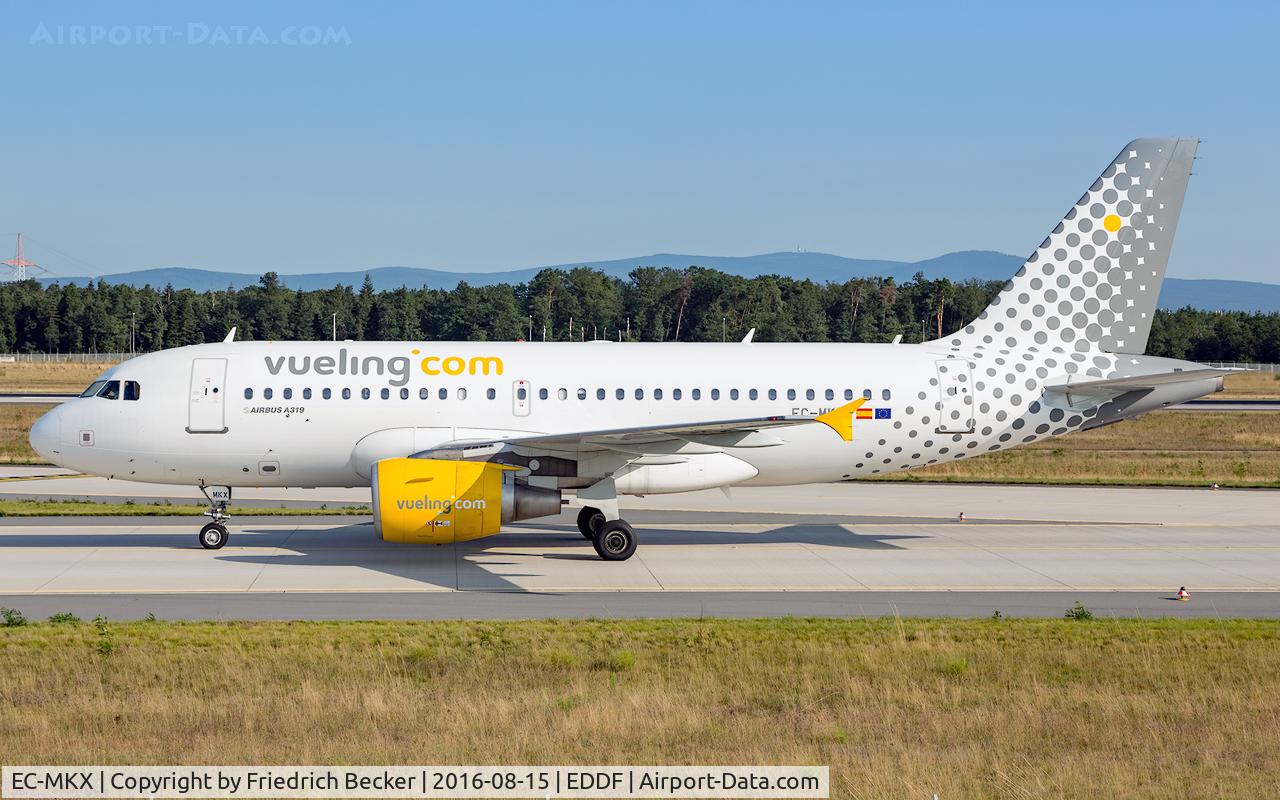 EC-MKX, 2007 Airbus A319-111 C/N 3054, taxying to the gate