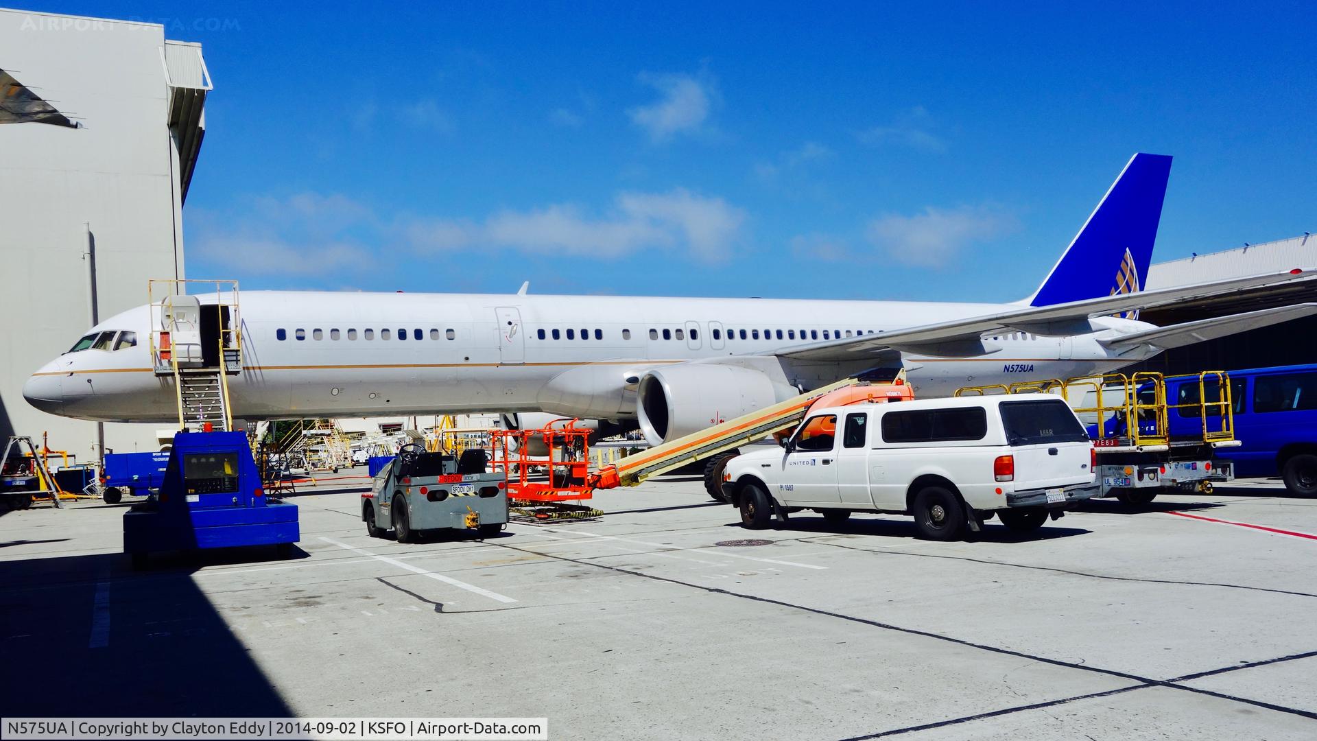 N575UA, 1993 Boeing 757-222 C/N 26689, SFO 2014