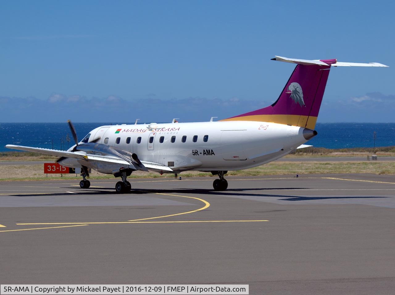 5R-AMA, Embraer EMB-120RT Brasilia C/N Not found 5R-AMA, Taxi to rwy 15 at St Pierre-Pierrefonds (ZSE/FMEP)