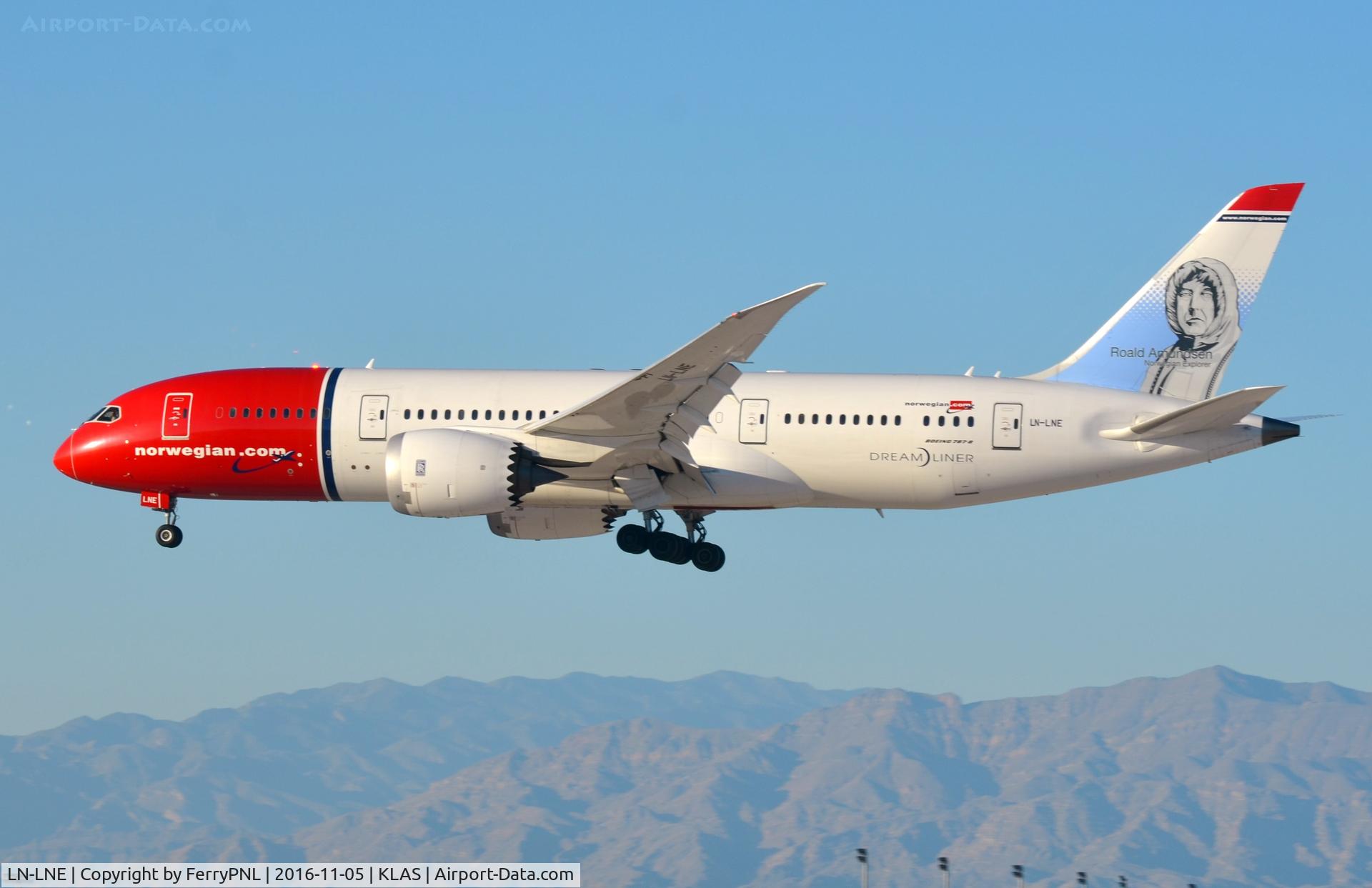 LN-LNE, 2014 Boeing 787-8 Dreamliner C/N 34796, Norwegian B788 floating in.