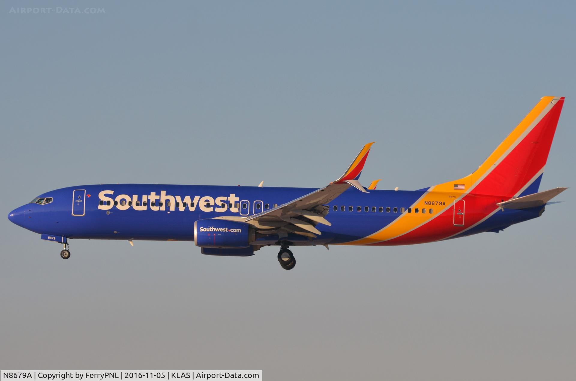 N8679A, 2016 Boeing 737-8H4 C/N 36932, Southwest B738 arriving.