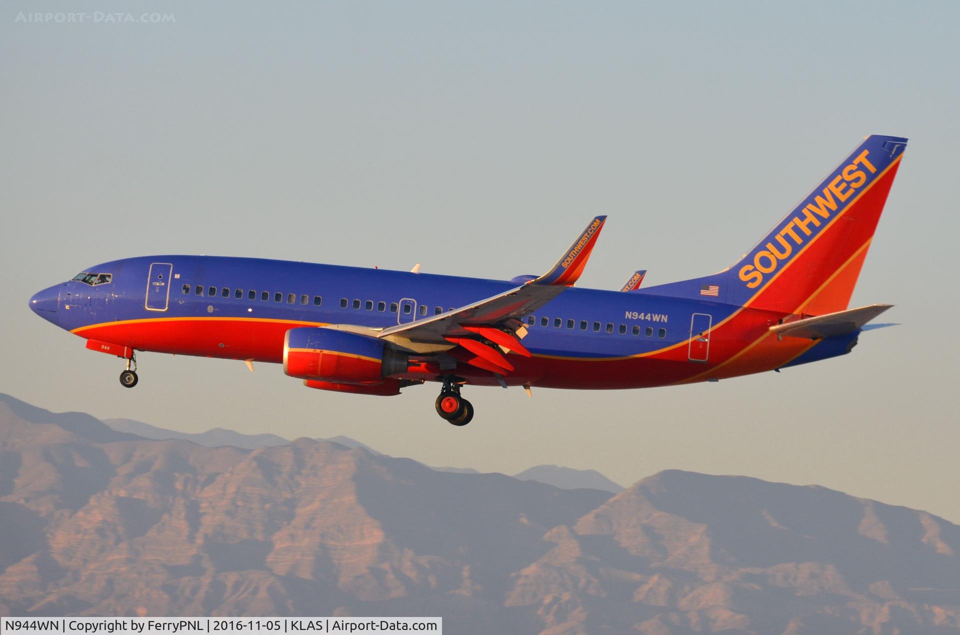N944WN, 2010 Boeing 737-7H4 C/N 36659, Southwest B737 arrival