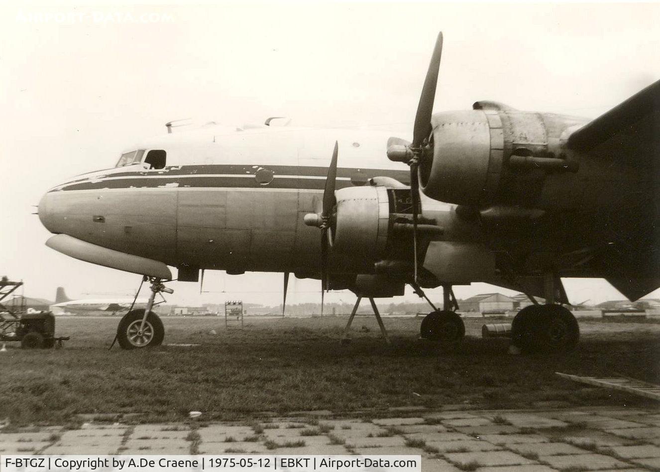 F-BTGZ, 1945 Douglas DC-4 Skymaster C/N 10563, Checking the engines. In the background DC-6A  F-BRID.