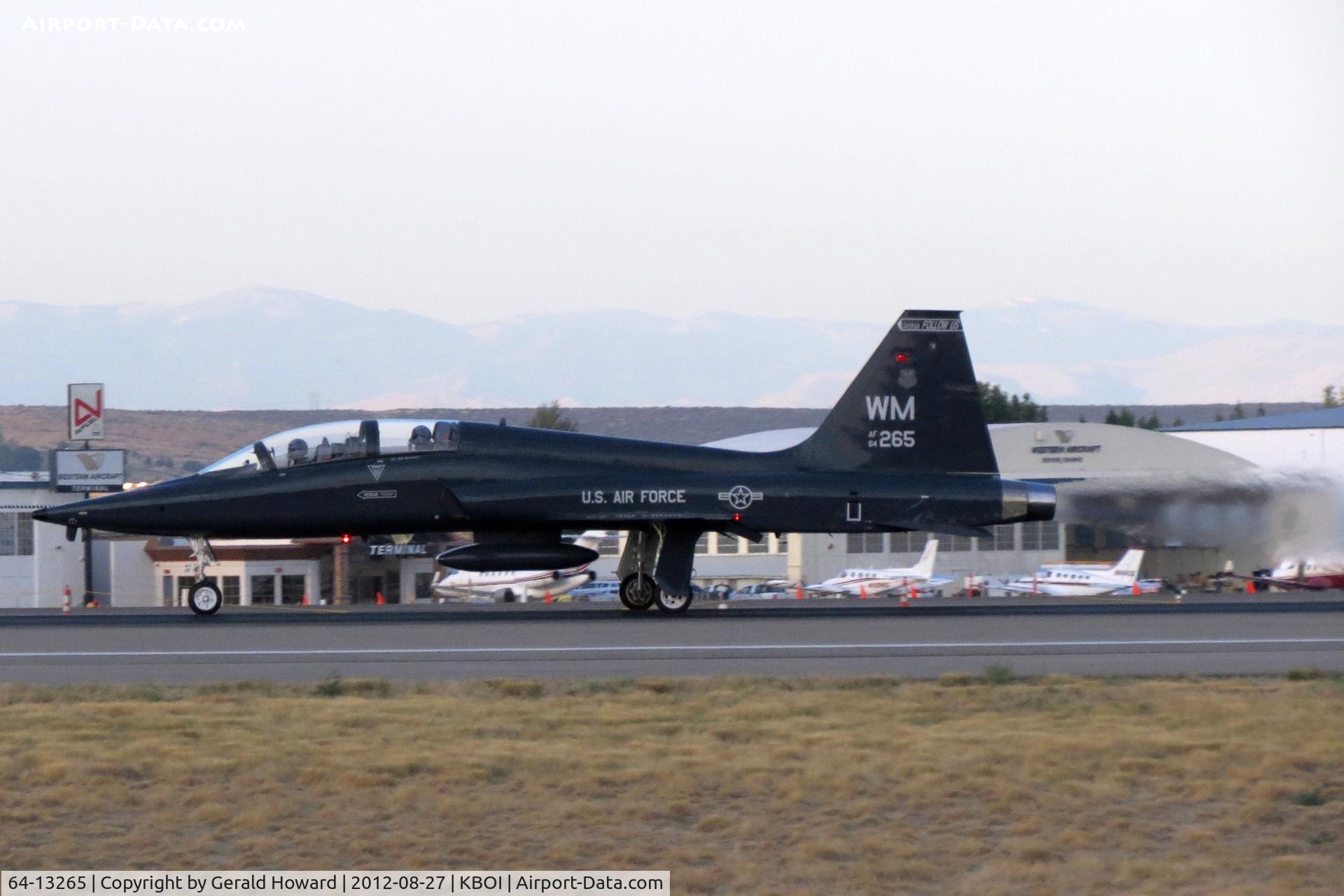 64-13265, 1964 Northrop T-38A Talon C/N N.5694, Take off on RWY 10L. 509th BW, Whiteman AFB, CA