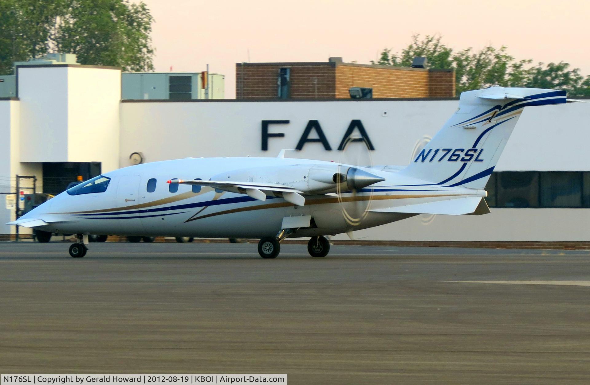 N176SL, 2007 Piaggio P-180 Avanti II C/N 1150, Taxing out to RWY 10L.
